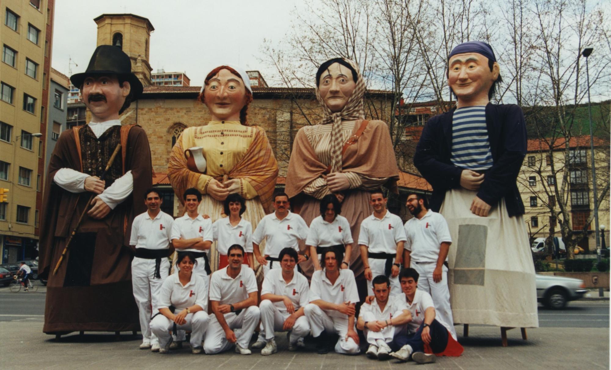 Deustuko Ondalan konpartsaren lehen urteko irudi bat, 1996an. JABI ORTEGAK UTZITAKOA