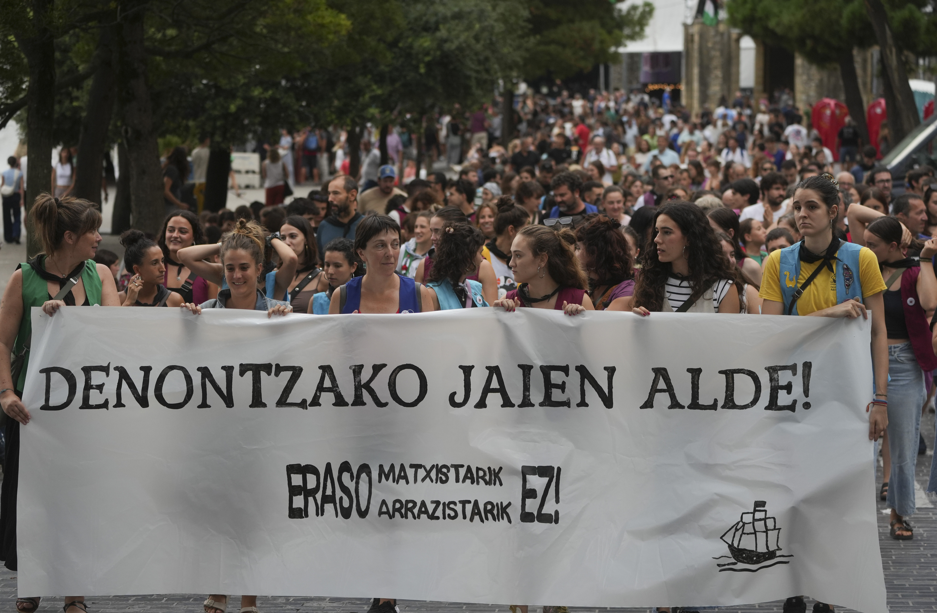 Indarkeria matxistaren aurkako elkarretaratzea, Donostiako Aste Nagusian. JAGOBA MANTEROLA / FOKU