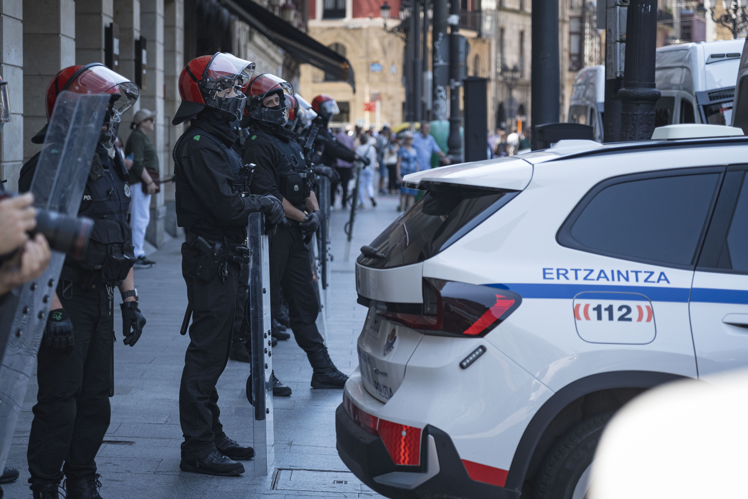 Ertzaintza Bilboko kaleetan, artxiboko argazki batean. ARITZ LOIOLA / FOKU