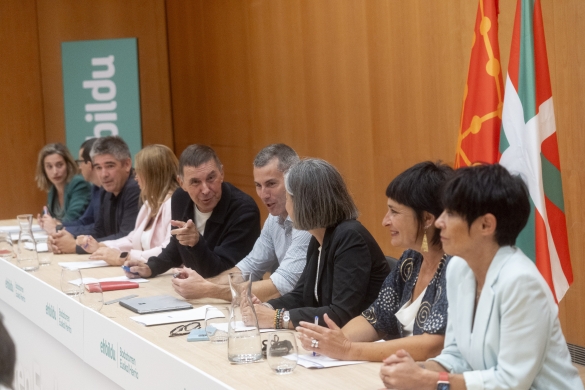 EH Bilduren mahai politikoa, gaur, Iruñean. IÑIGO URIZ / FOKU