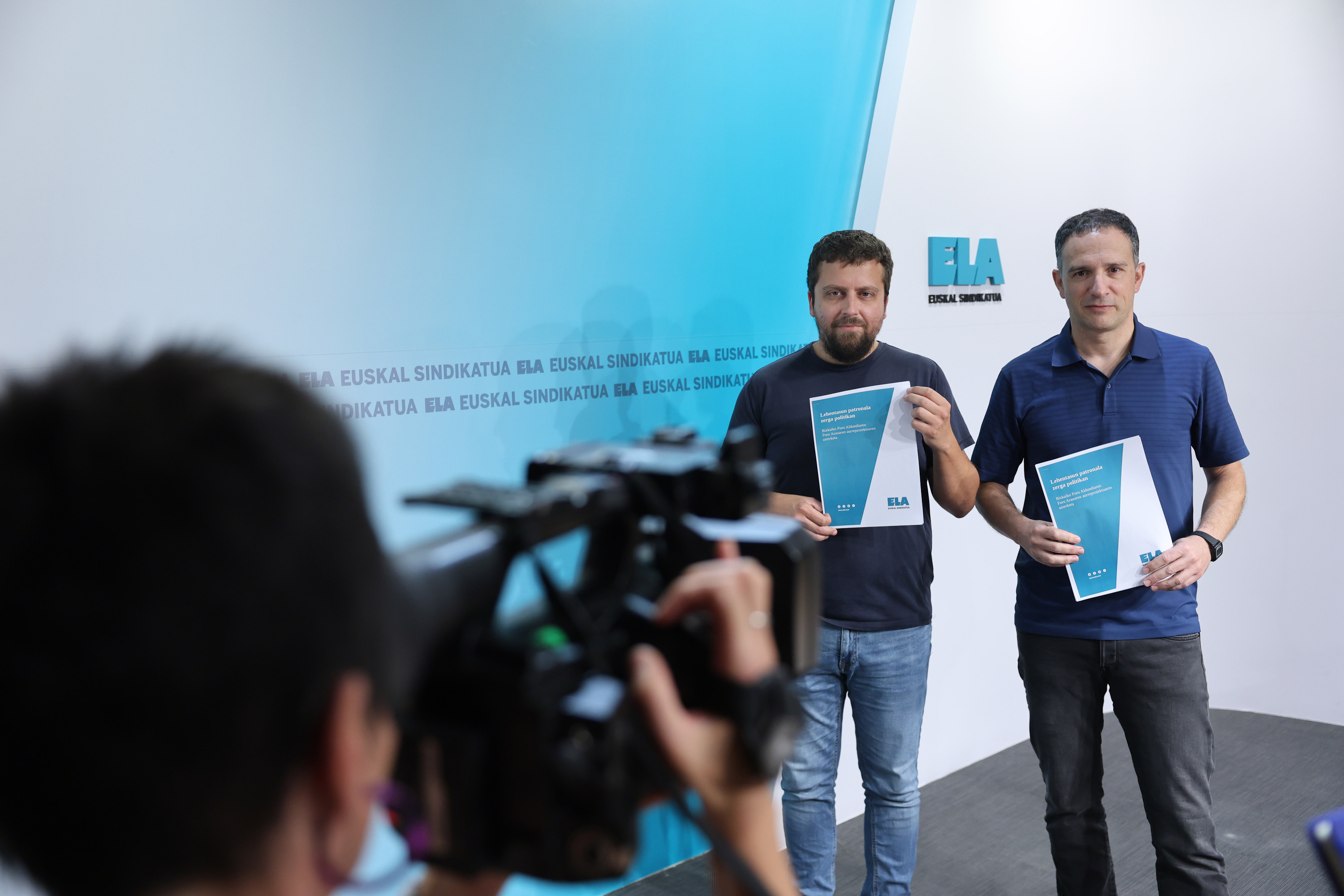 Aitor Murgia eta Mitxel Lakuntza, Bizkaiaren zerga erreformari buruz balorazioa egiten, ekainean. OSKAR MATXIN EDESA / FOKU