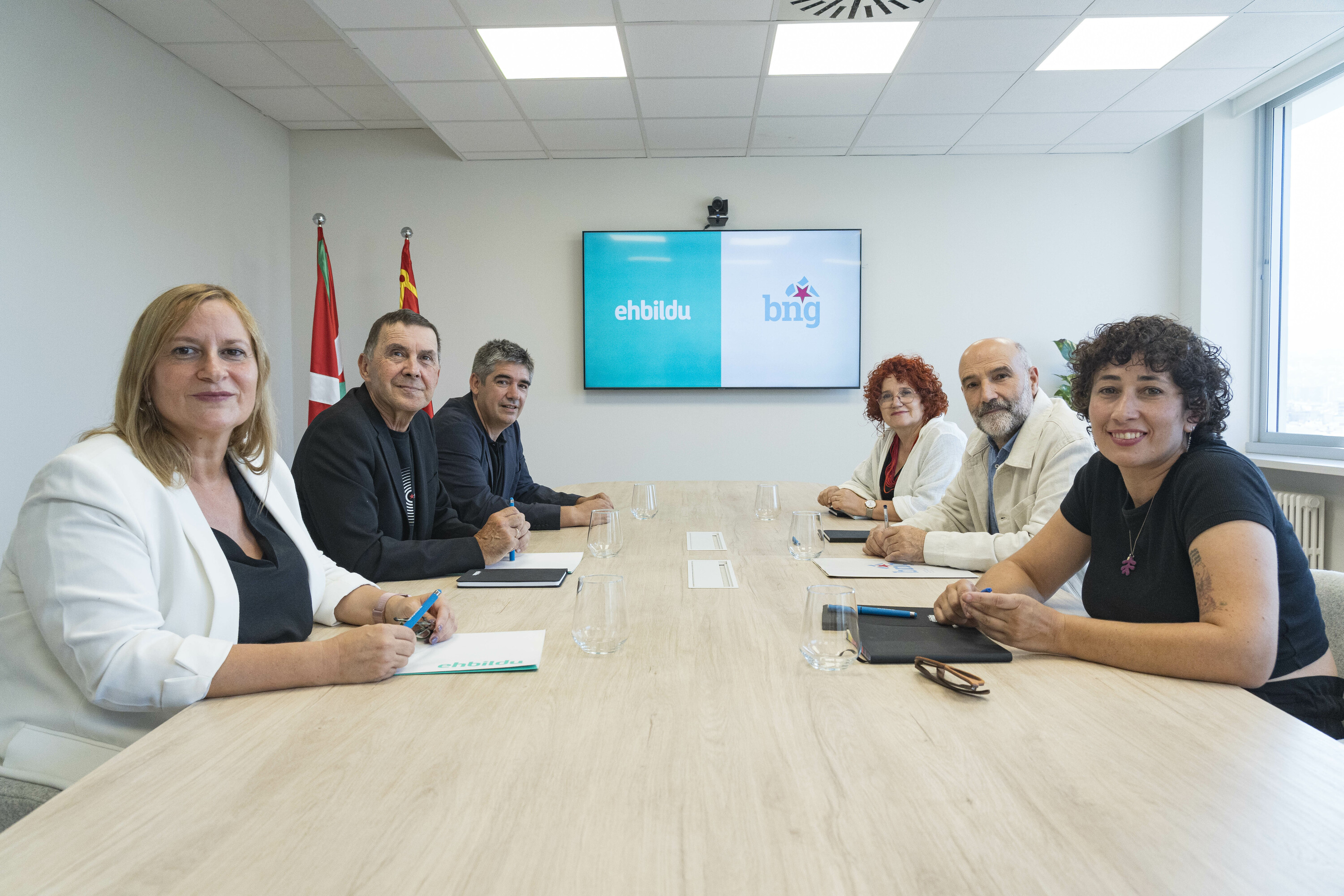 EH Bilduko eta BNGko ordezkariak, gaur arratsaldean. ARITZ LOIOLA / FOKU