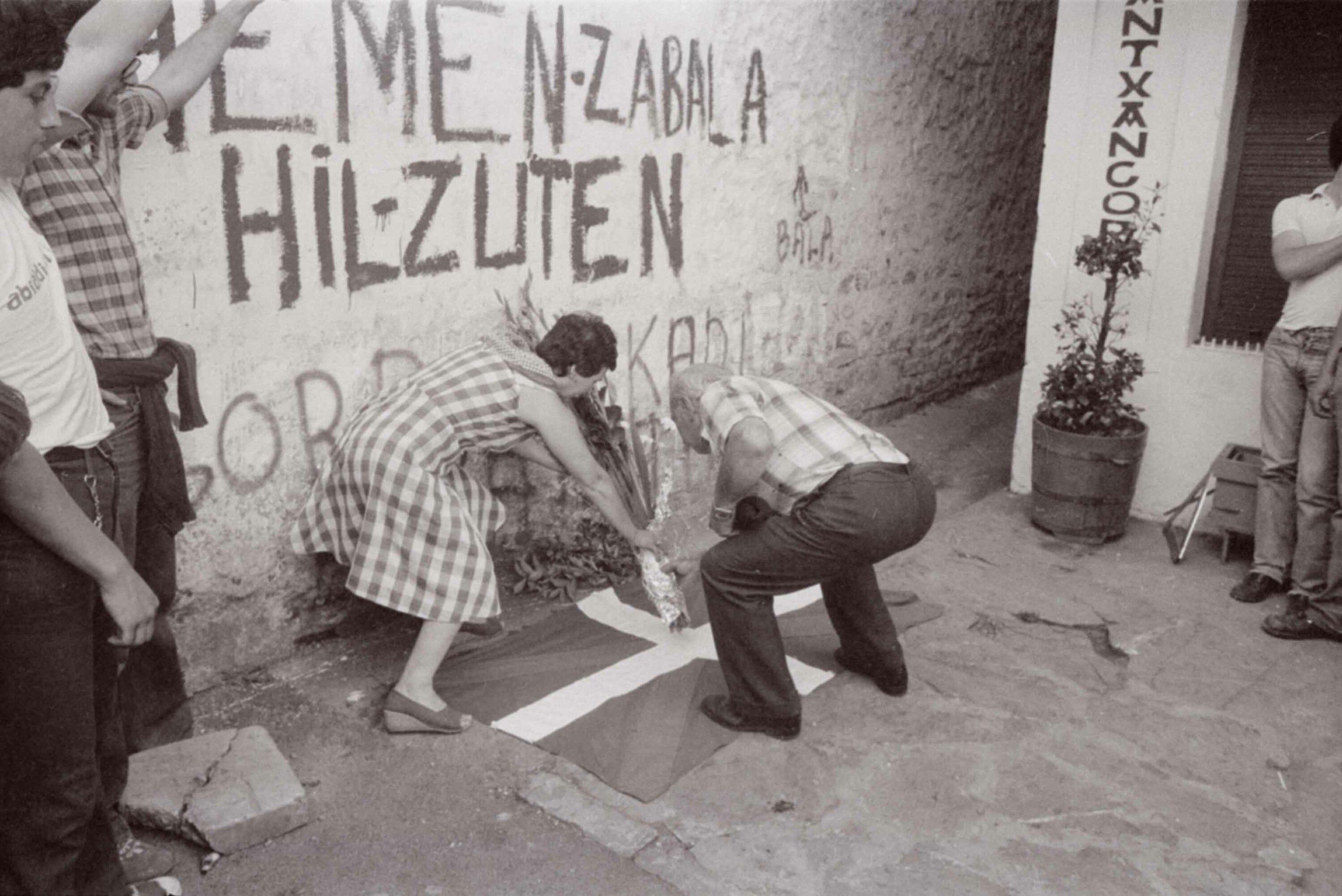 Josu Zabala oroitzeko ekitaldi bat, 1976an, Hondarribian. ARTURO DELGADO / KUTXA FUNDAZIOA