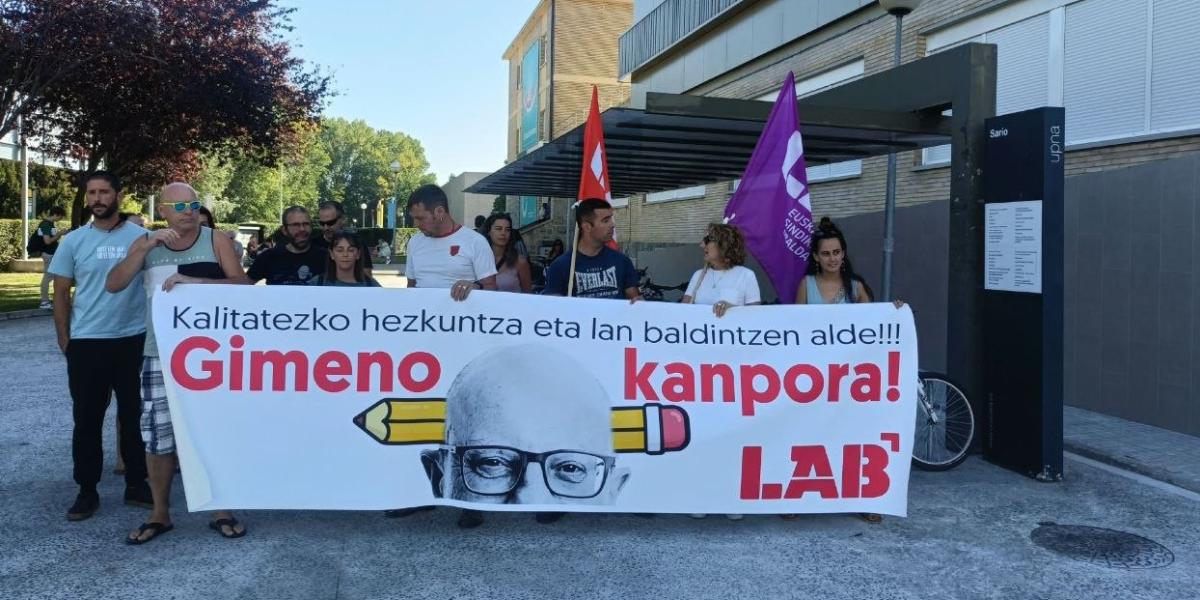 LABen protesta Nafarroako Unibertsitate Publikoan, gaur. LAB