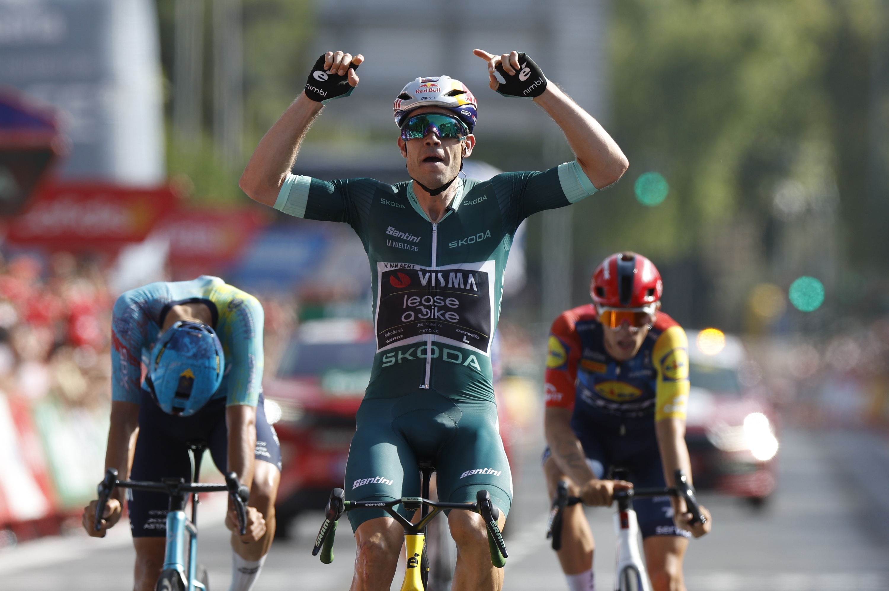 Van Aert, gaur, Cordobako helmugan. JAVIER LIZON / EFE
