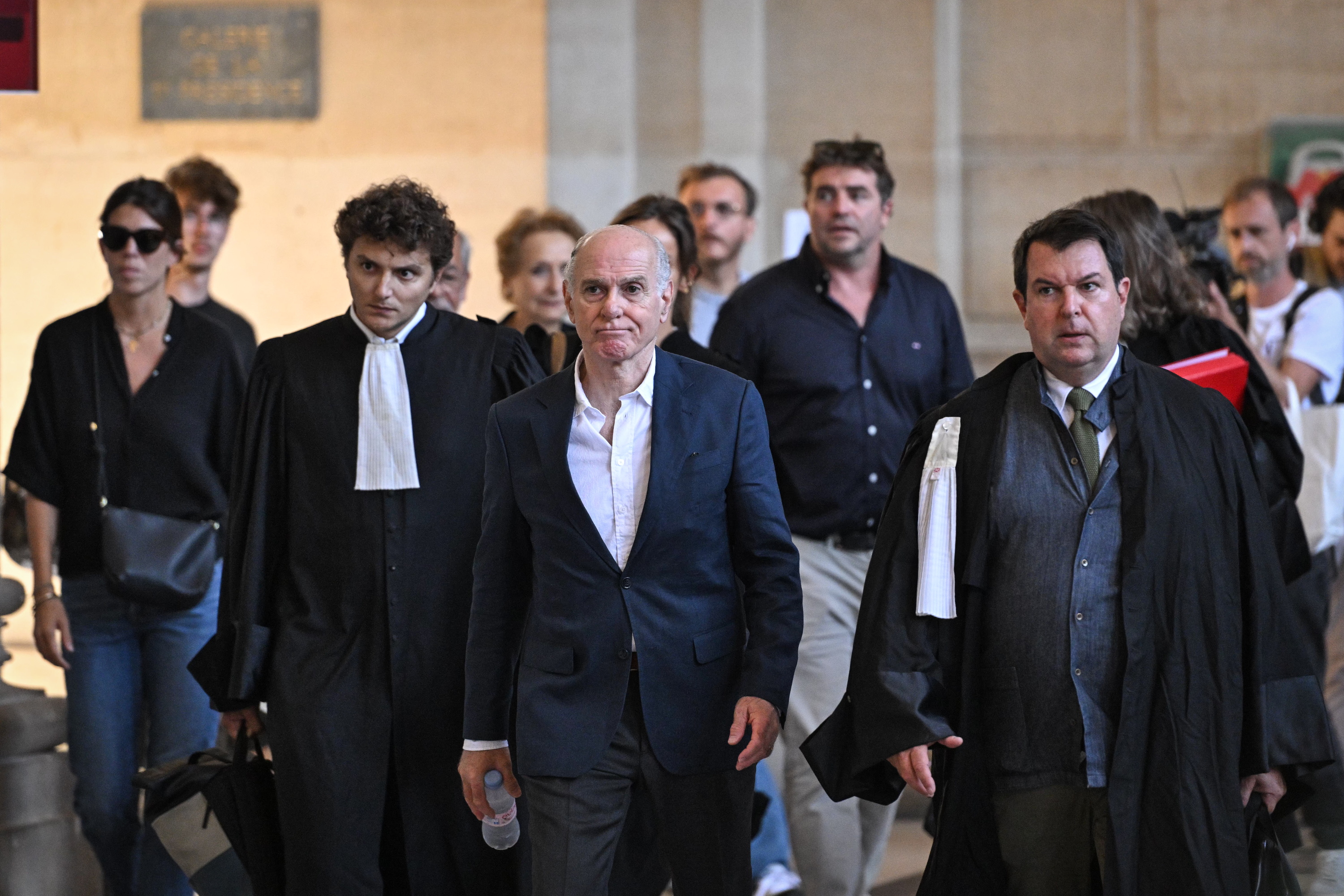 Arambururen familia eta abokatuak, Parisko Auzitegira sartzen. FIRAS ABDULLAH/EFE