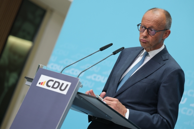 Friedrich Merz prentsaurreko batean gaur, Berlinen. HANNIBAL HANSCHKE / EFE Friedrich Merz prentsaurreko batean gaur, Berlinen. HANNIBAL HANSCHKE / EFE