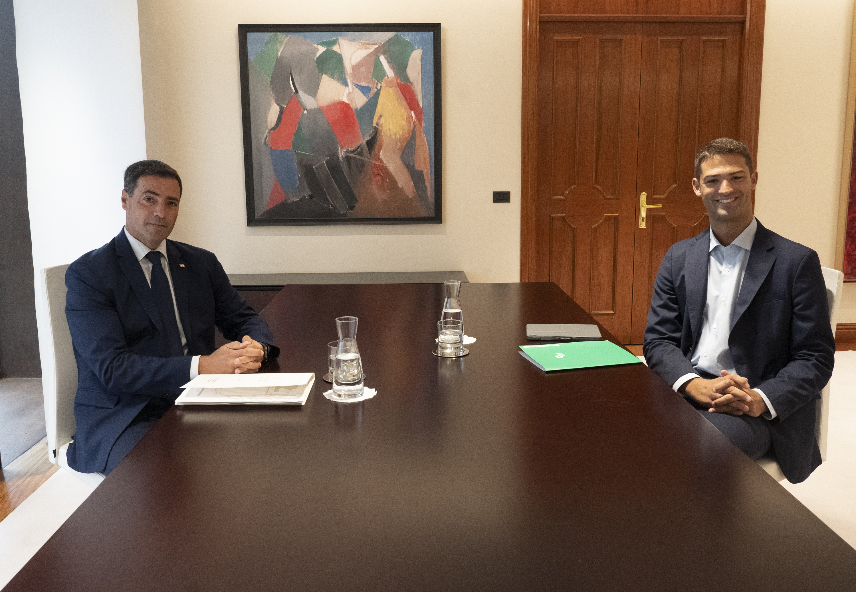 Pradales eta Antxustegi, gaur goizeko bileran, Gasteizen. RAUL BOGAJO / FOKU