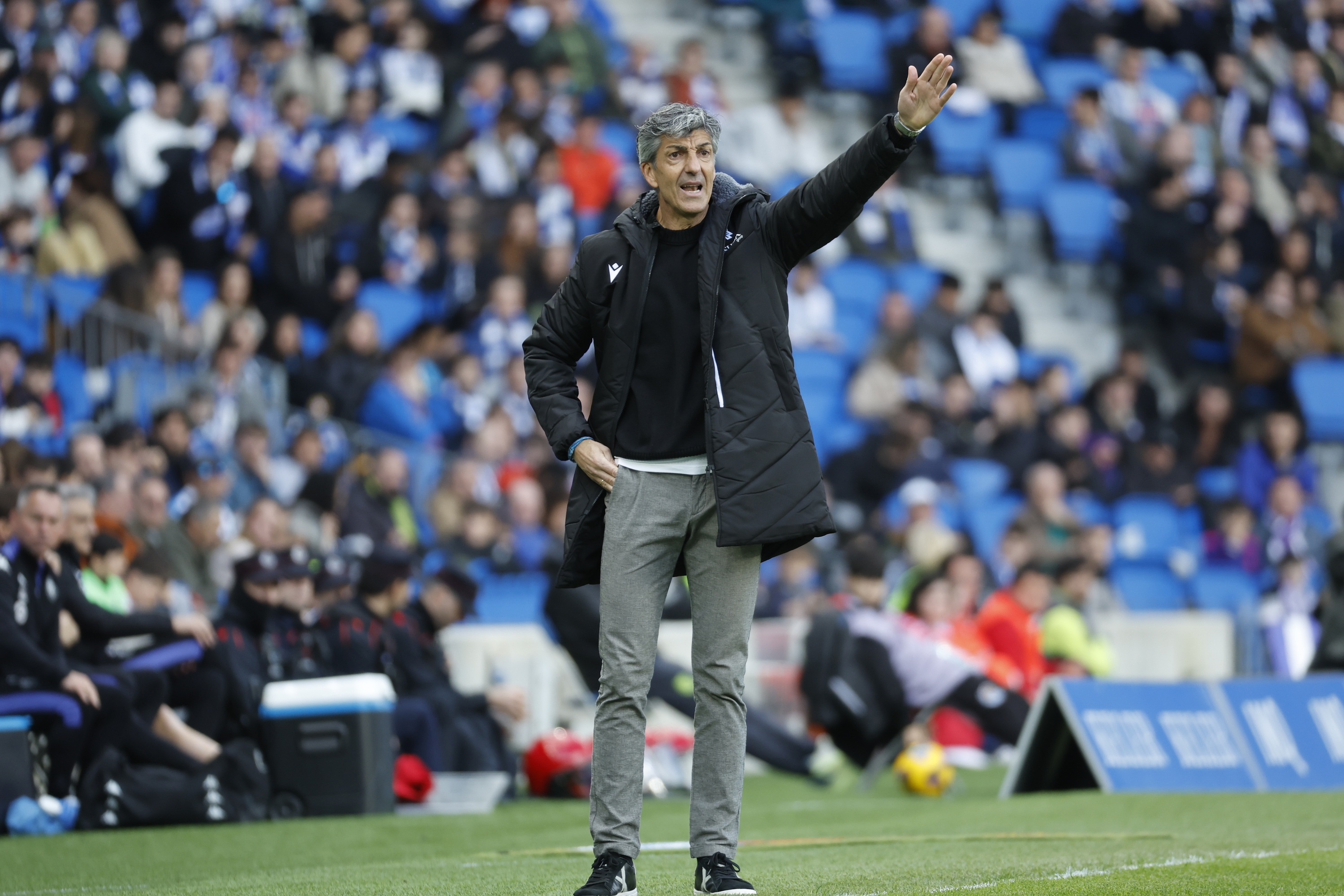 Imanol Alguacil Anoetan partida bat zuzentzen. JUAN HERRERO / EFE