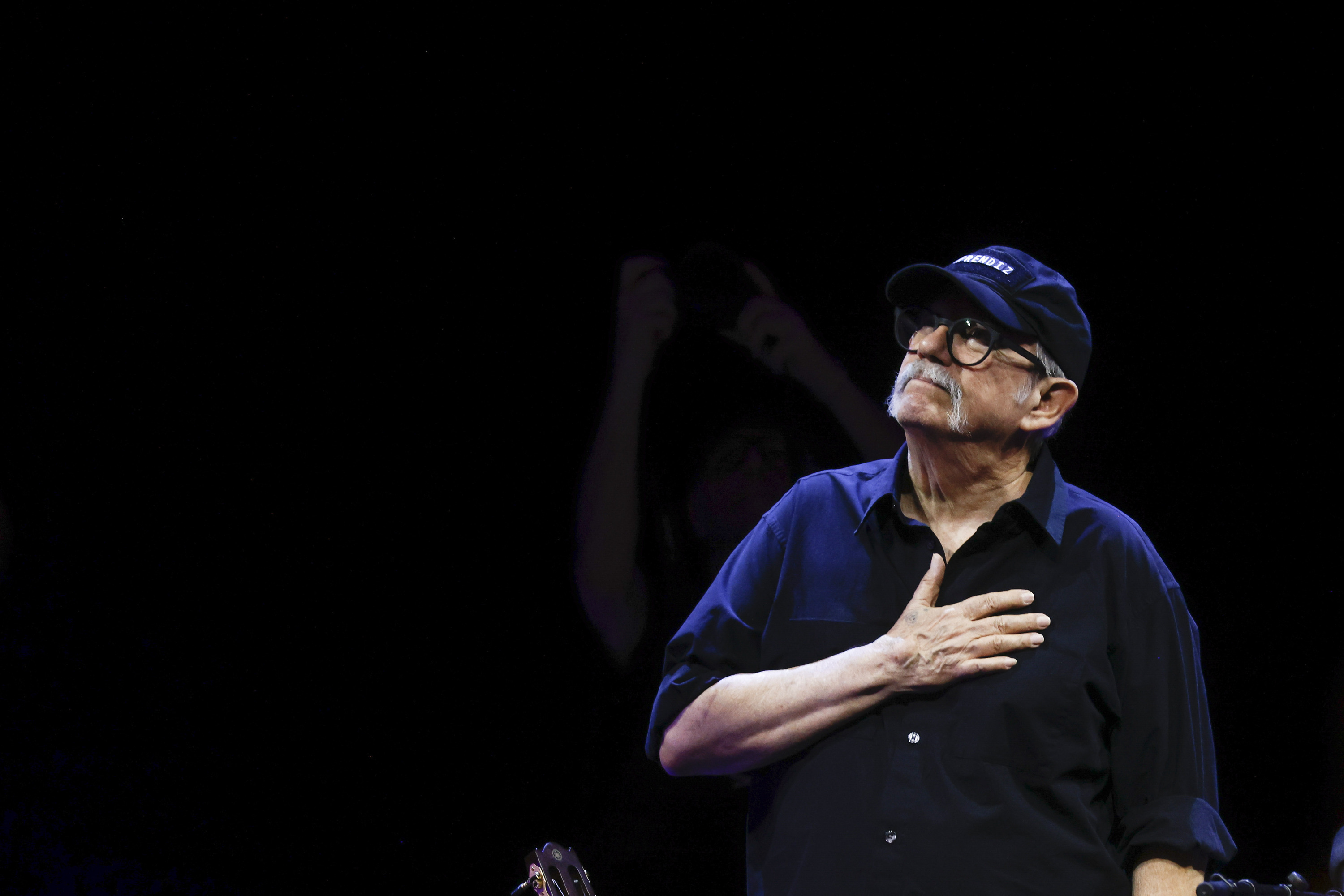 Silvio Rodriguez kantautorea Bartzelonako Lizeoan irailaren 1ean eskainitako kontzertuaren une batean. QUIQUE GARCIA / EFE