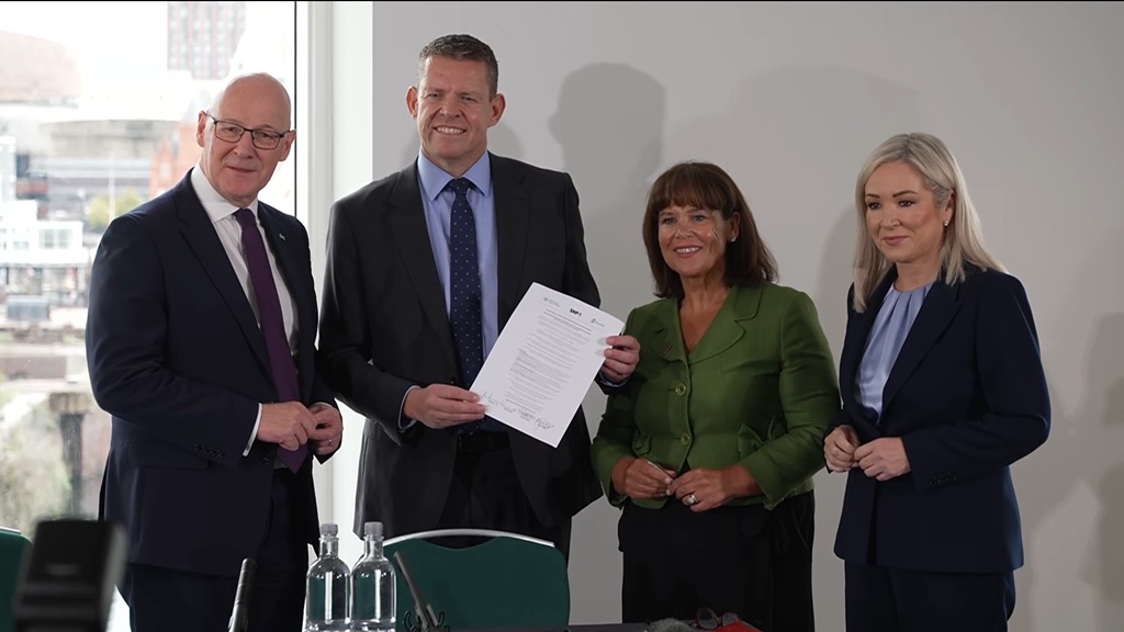Sweeney Eskoziako lehen ministroa, Rhun ap Iorwerth Galeskoa, Mary Lou McDonald Irlandako Errepublikako Sinn Feinen burua, eta Michelle O'Neill Ipar Irlandako gobernuburua, gaur. 