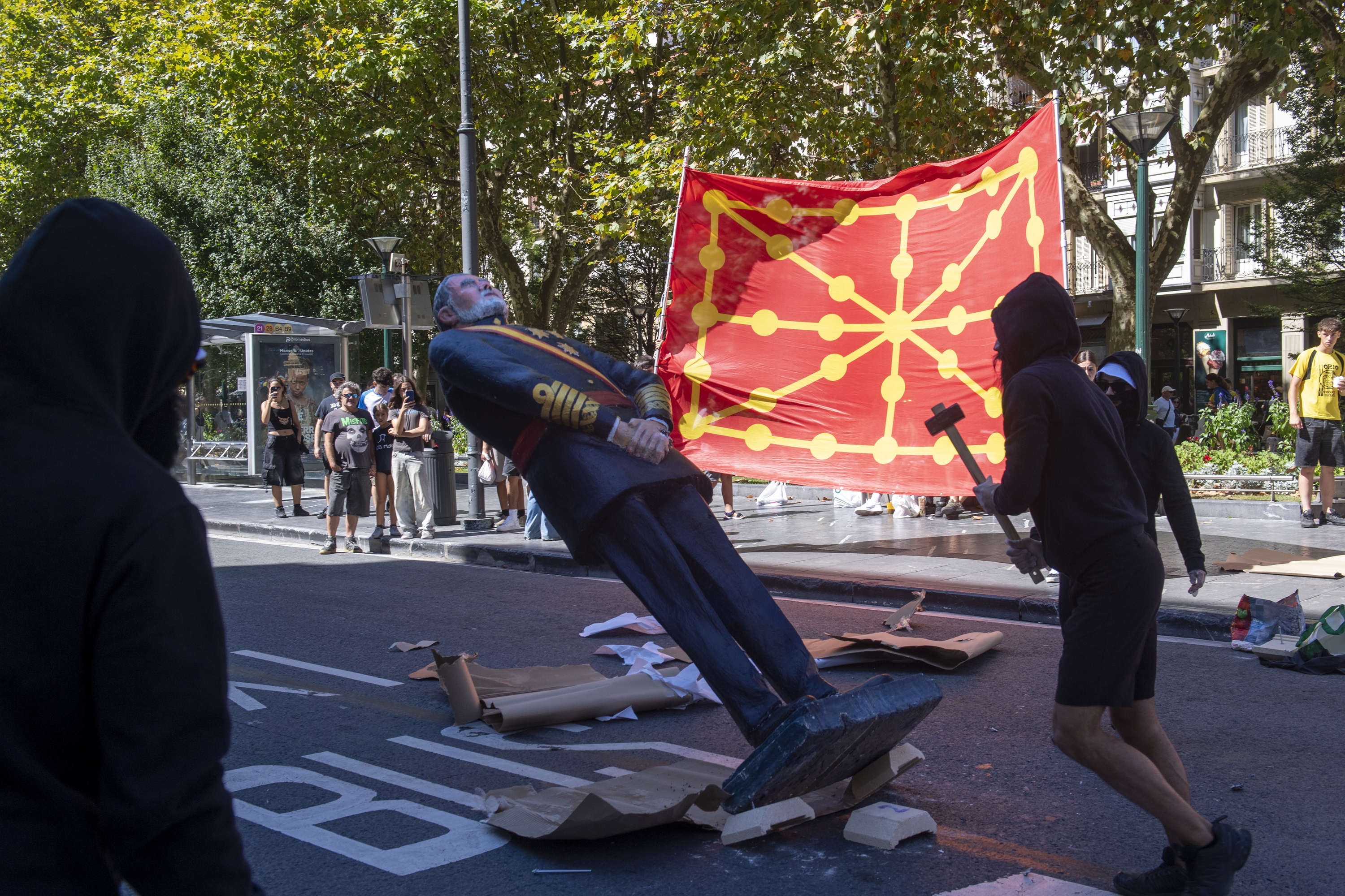 Ernairen manifestazioan egindako ekintza, atzo. IDOIA ZABALETA / FOKU