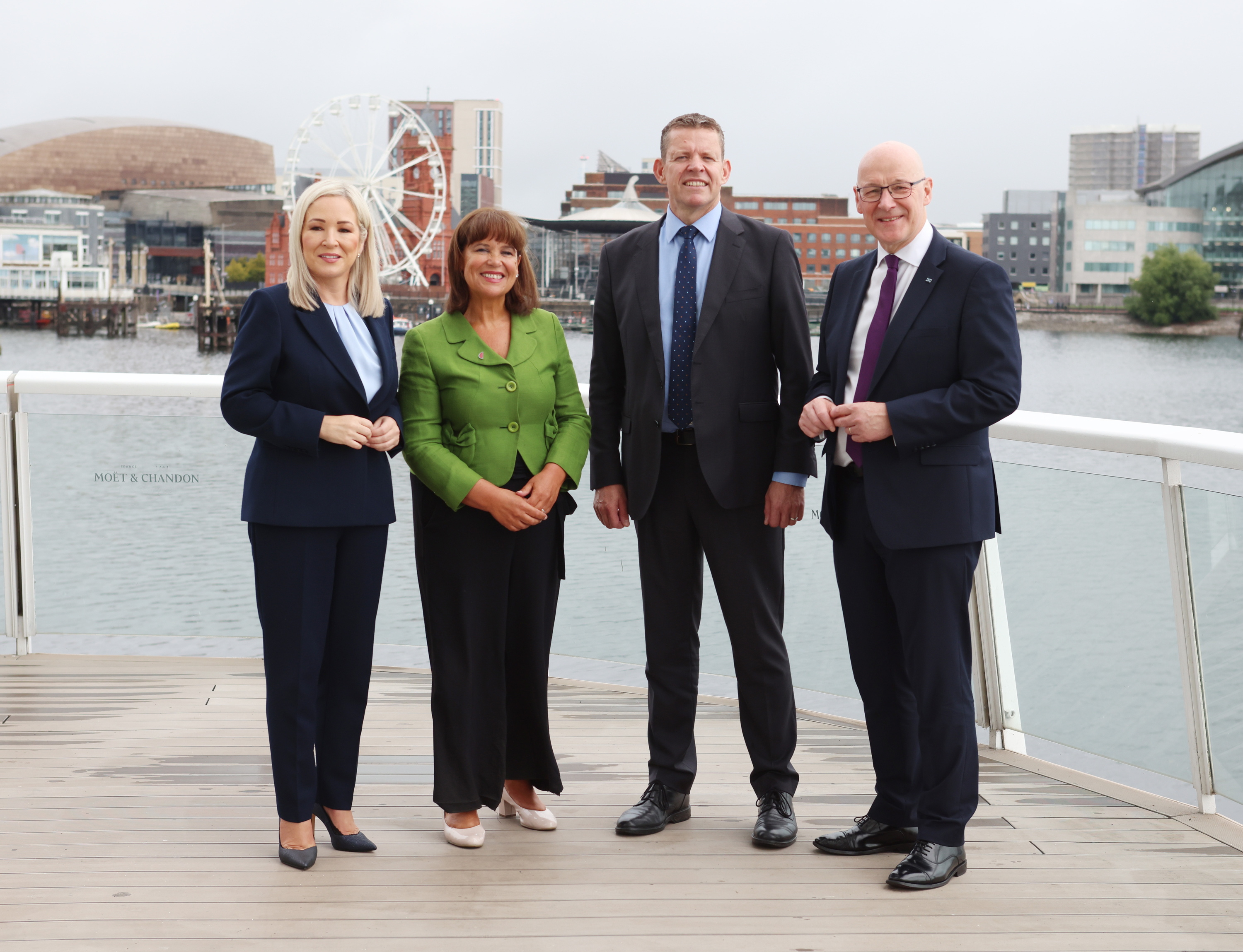 Michelle O'Neill Ipar Irlandako gobernuburua, Mary Lou McDonald Irlandako Errepublikako Sinn Feinen burua, Rhun ap Iorwerth Galesko lehen ministroa, eta John Sweeney Eskoziakoa gaur, Cardiffen. JON ROWLEY / EFE