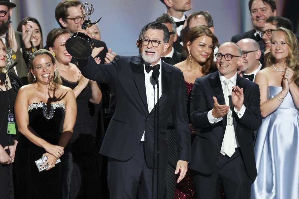 Stephen Colbert Emmy saria jasotzen Stephen Colbert Emmy saria jasotzen