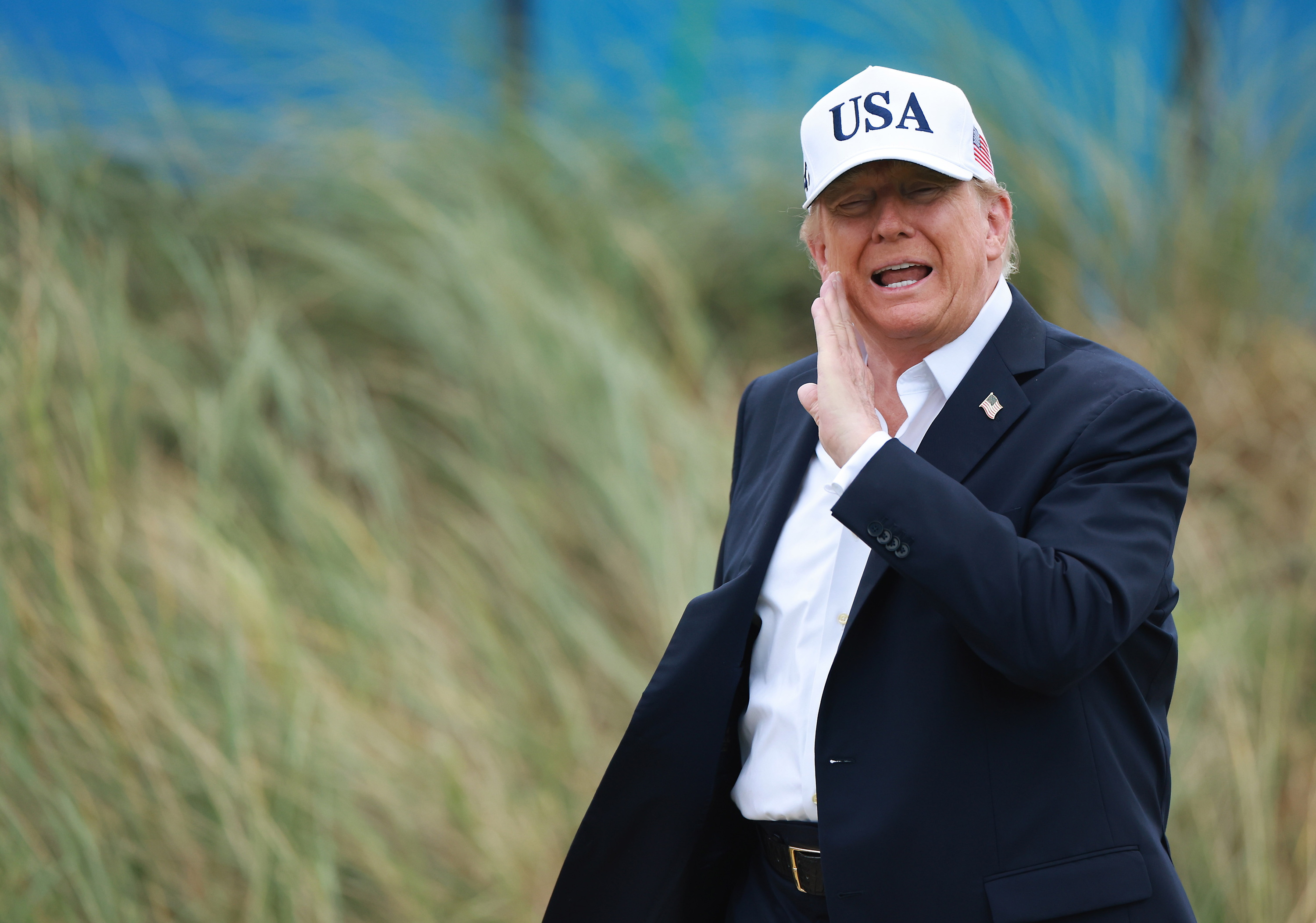Donald Trump AEBetako presidentea asteburuan Irlandan, golf zelai batean. NEIL HALL / EFE