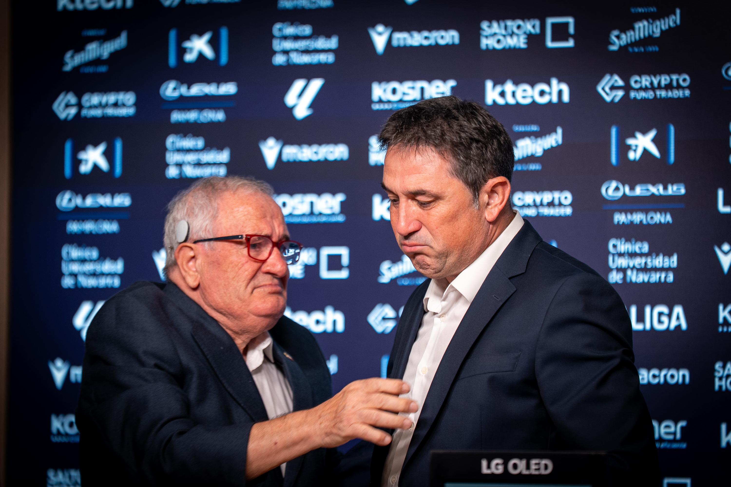 Luis Sabalza eta Braulio Vazquez, herengun, Braulioren agurreko prentsaurrekoan. AITOR KARASATORRE / FOKU
