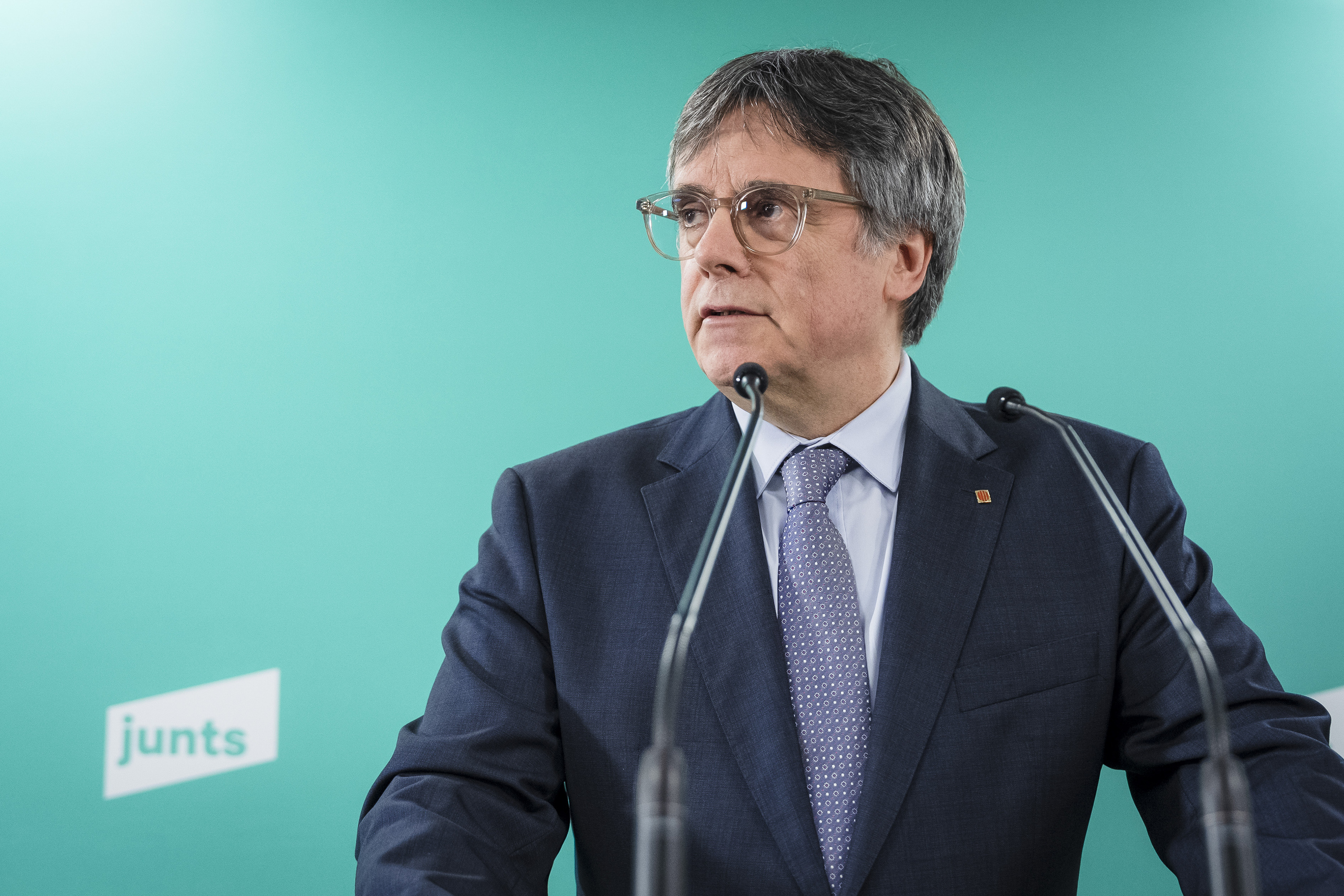 Carles Puigdemont JxCren ezohiko bilkura batean, urtarrilean, Perpinyan. DAVID BORRAT / EFE