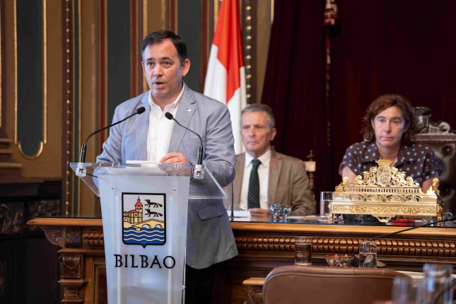 Asier Abaunza zinegotzi jeltzalea, gaurko osoko bilkuran. BILBOKO UDALA Asier Abaunza zinegotzi jeltzalea, gaurko osoko bilkuran. BILBOKO UDALA