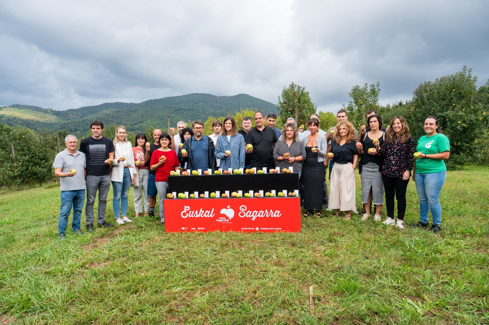 Aurtengo Euskal Sagardoaren sagar uztaren aurkezpena, Otalarrea sagastian. EUSKAL SAGARDOAK UTZITAKOA
