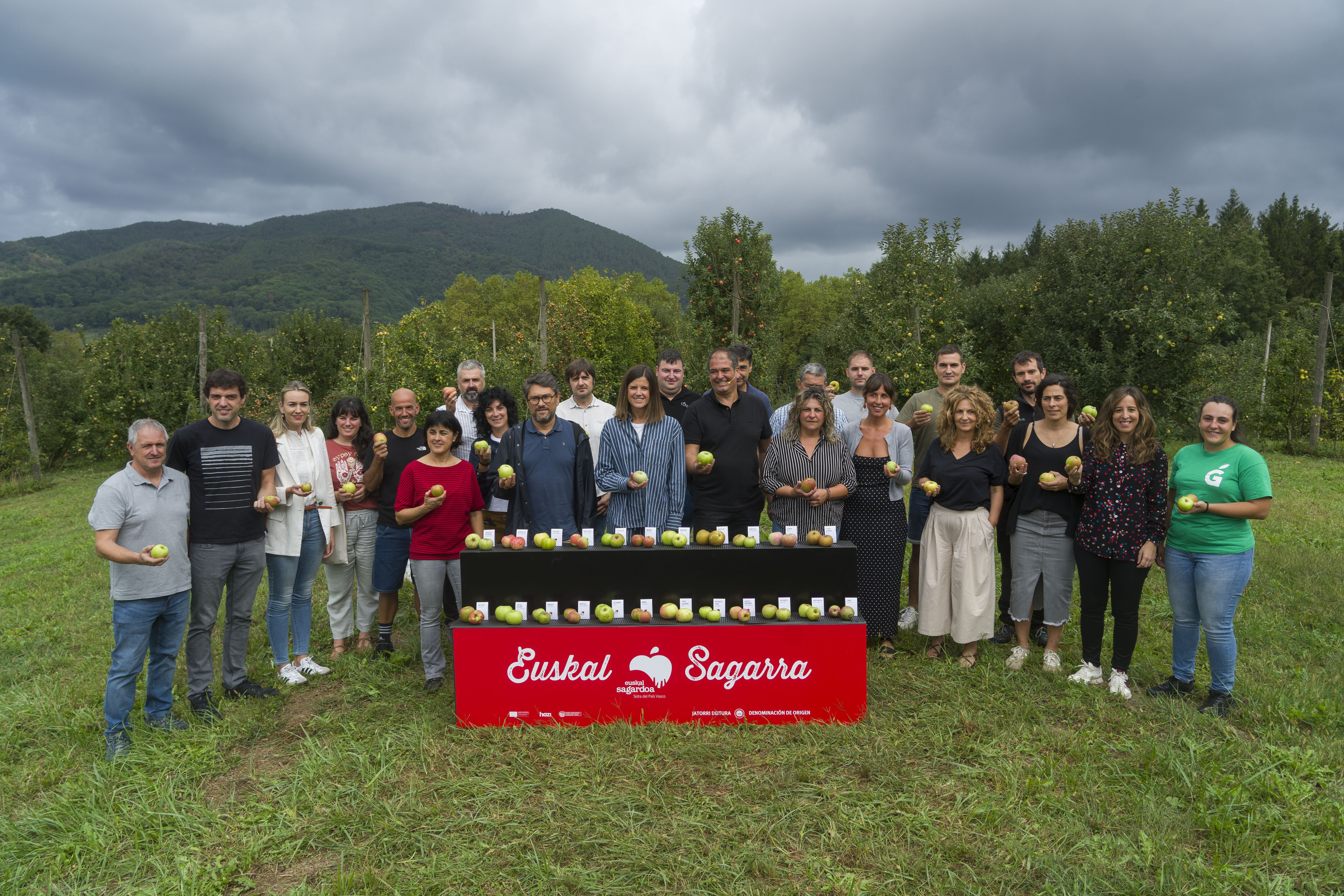 Aurtengo Euskal Sagardoaren sagar uztaren aurkezpena, Otalarrea sagastian. JON URBE / FOKU