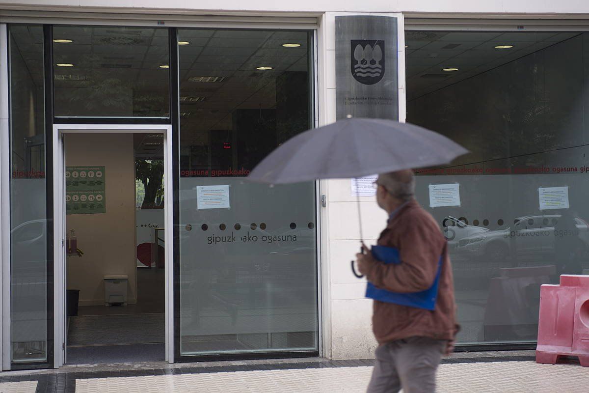 Gipuzkoako Ogasun bulego bat, Donostian. JUAN CARLOS RUIZ / FOKU