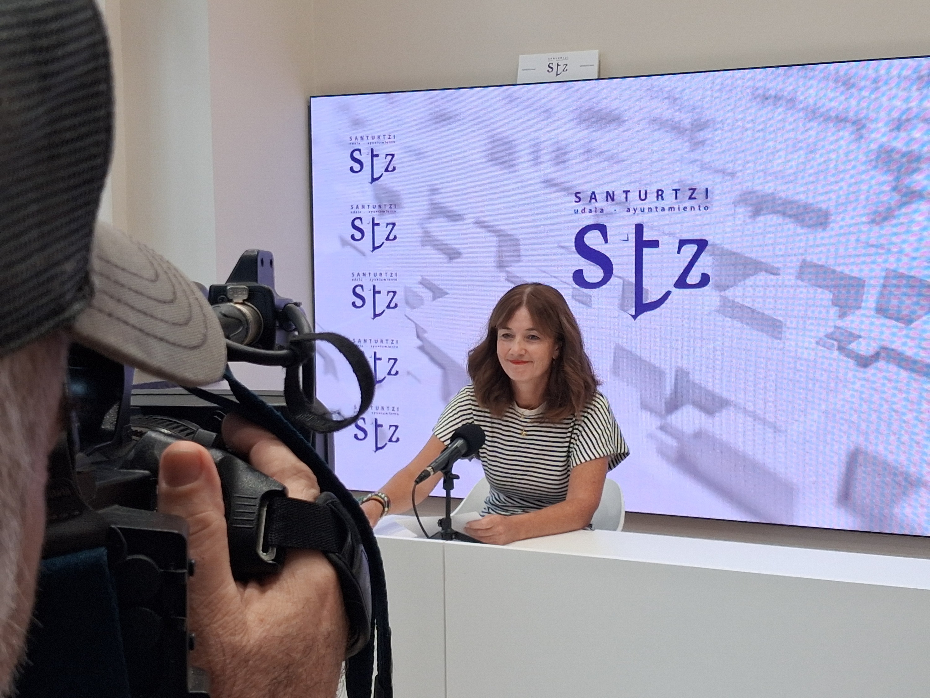 Itziar Carrocera Santurtziko alkatea, atxilotu eta bi egunera ospitalean hil zen Ander S.T.-ren kasuari buruzko azalpenak ematen. IÑIGO ASTIZ