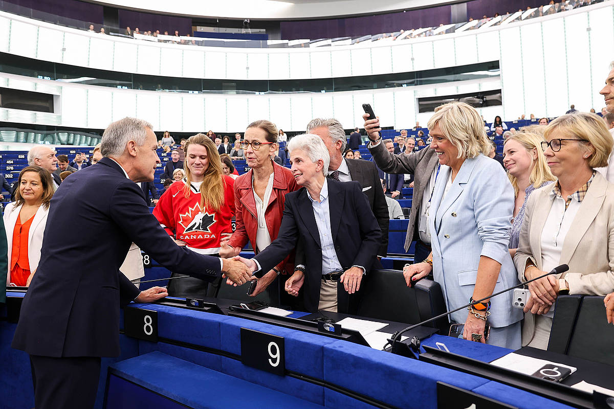 Mark Carney joan den ostegunean, Europako Parlamentuan, bere hitzaldia eman aurretik. A. HAULOT / EUROPAKO PARLAMENTUA Mark Carney joan den ostegunean, Europako Parlamentuan, bere hitzaldia eman aurretik. A. HAULOT / EUROPAKO PARLAMENTUA