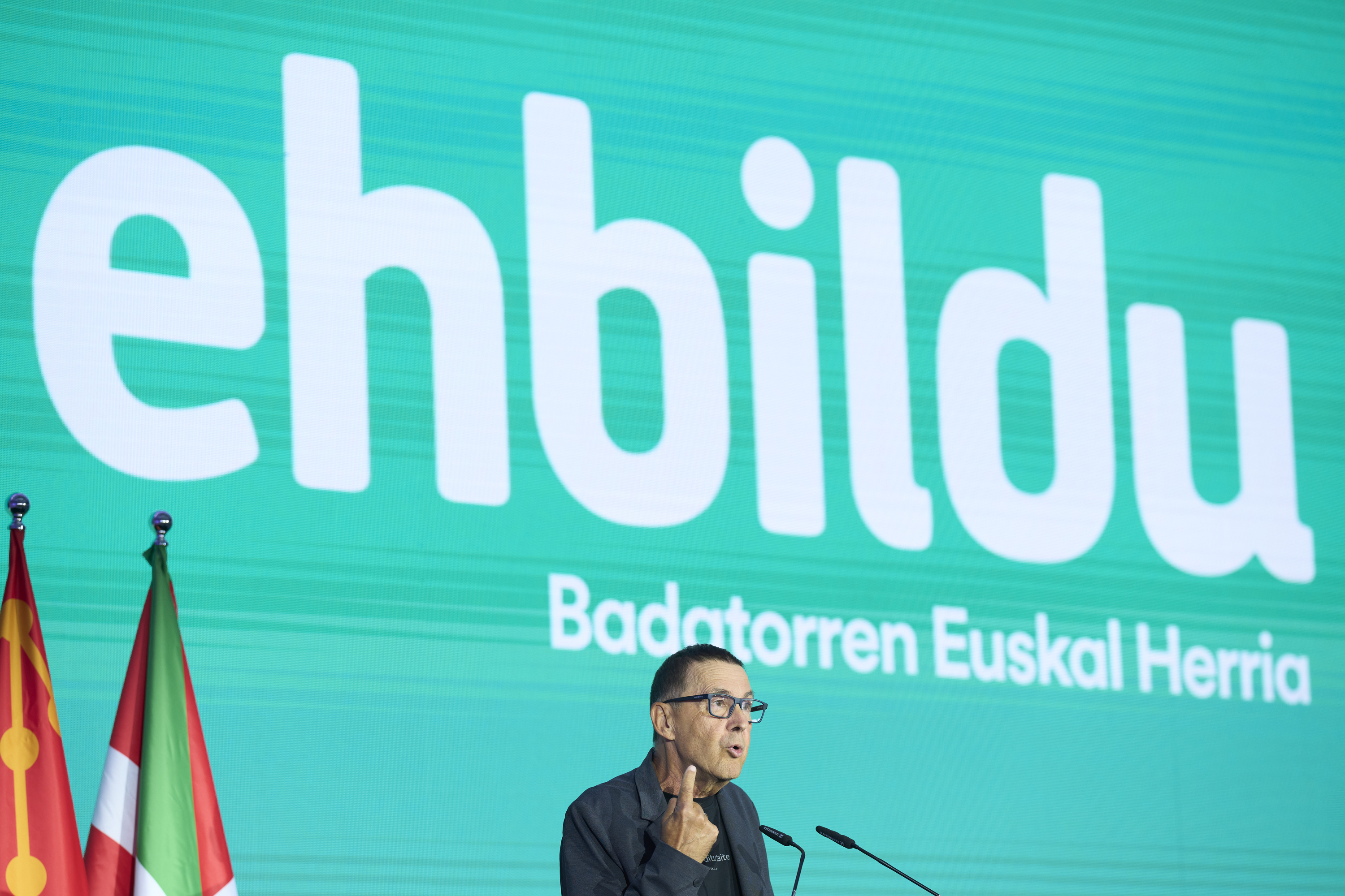 Arnaldo Otegi EH Bilduko idazkari nagusia, gaur goizean, koalizioak Gasteizen egin duen konferetzia politikoan. ADRIAN RUIZ HIERRO / EFE
