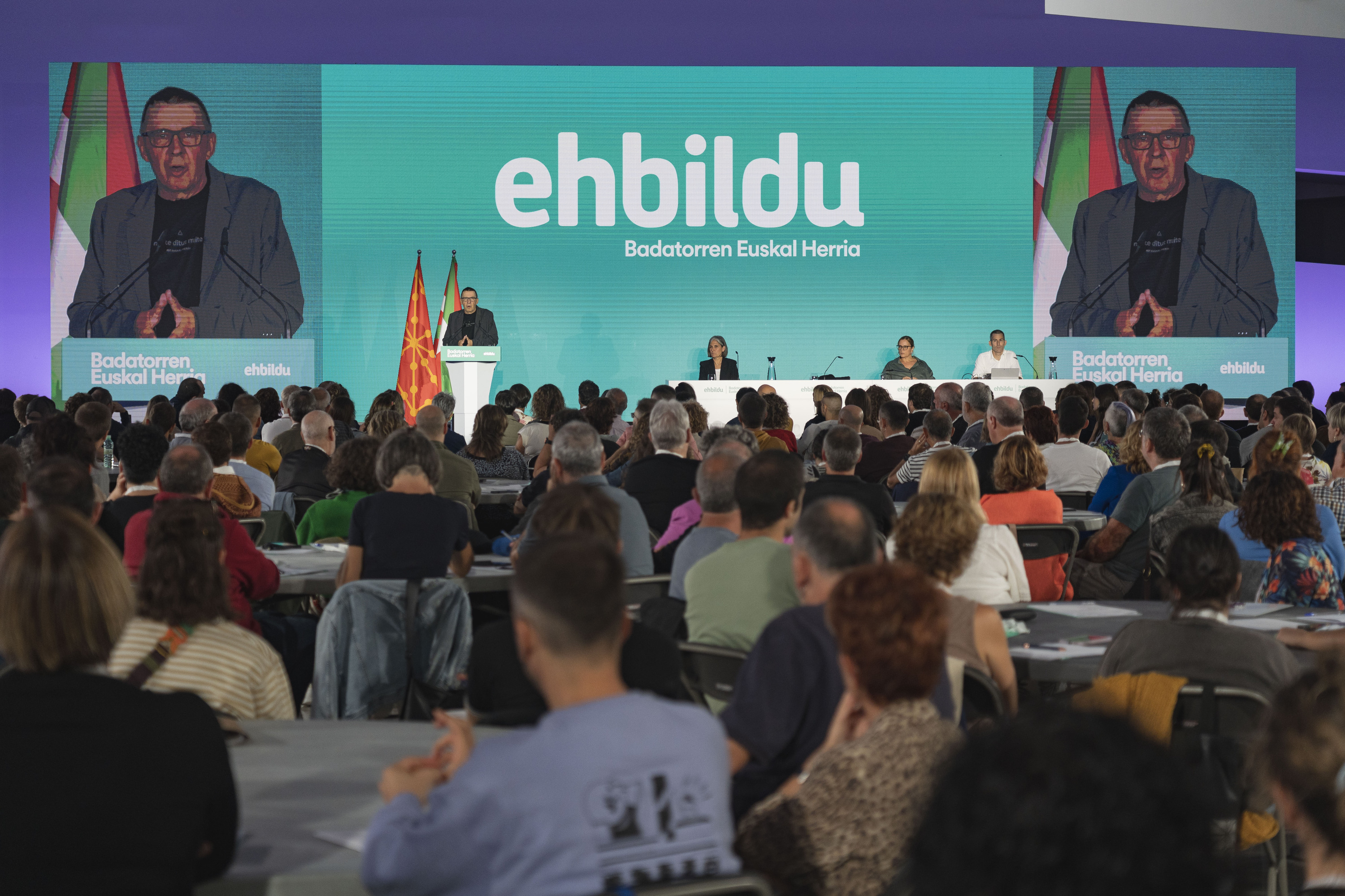 Arnaldo Otegi EH Bilduko idazkari nagusia, gaur goizean, koalizioak Gasteizen egin duen konferetzia politikoan. ARITZ LOIOLA / FOKU