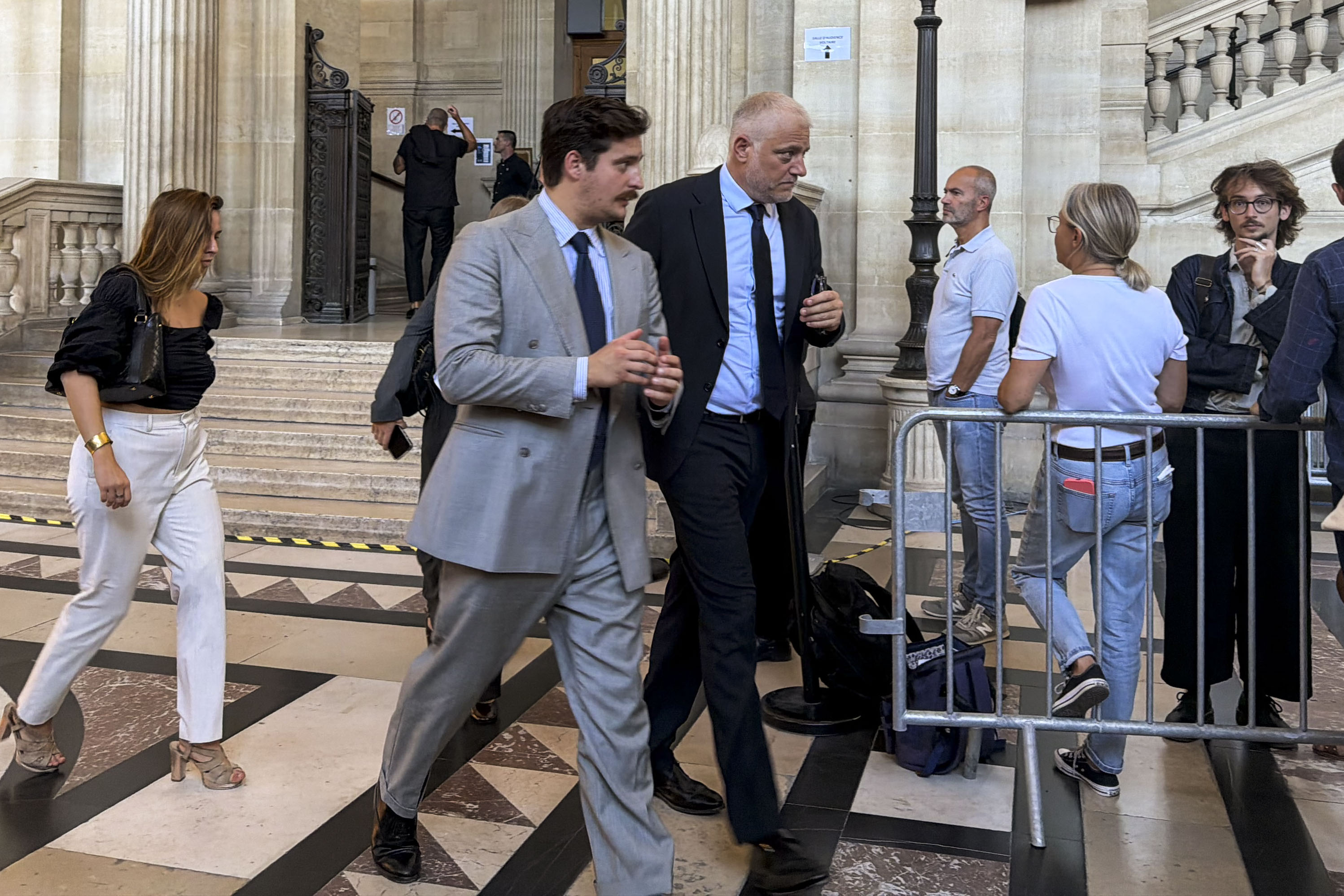 Loik Le Priolen abokatuak Parisko Zigor Auzitegian. CARMEN MENENDEZ / EFE