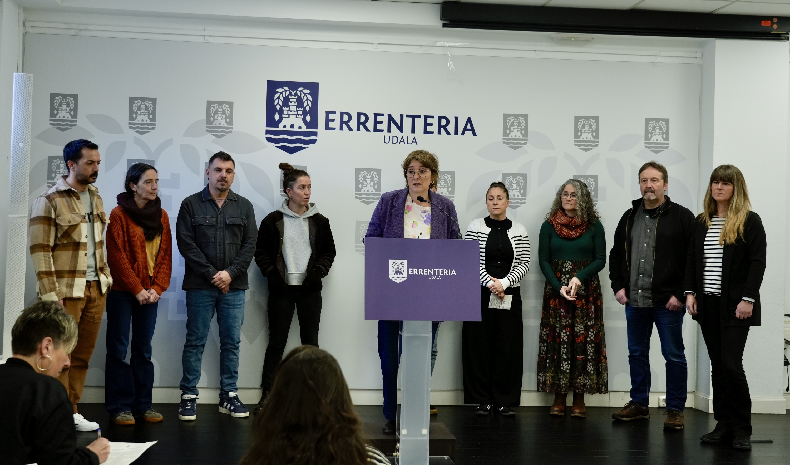 Errenteriako alkateak udal gobernuko kideekin martxoaren 11n egindako agerraldia. ANDONI CANELLADA / FOKU