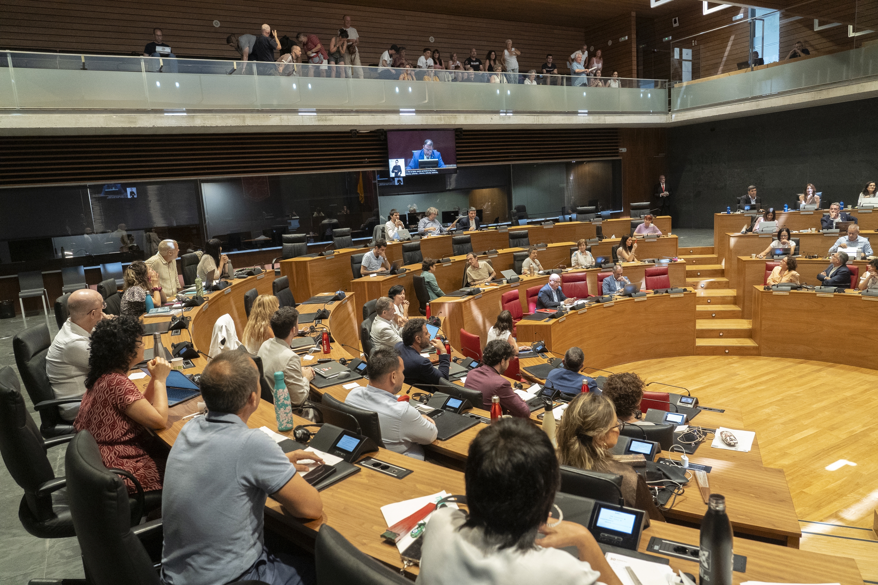 Belatek baldintzatuta, etzi egingo da Nafarroako politika orokorreko eztabaida