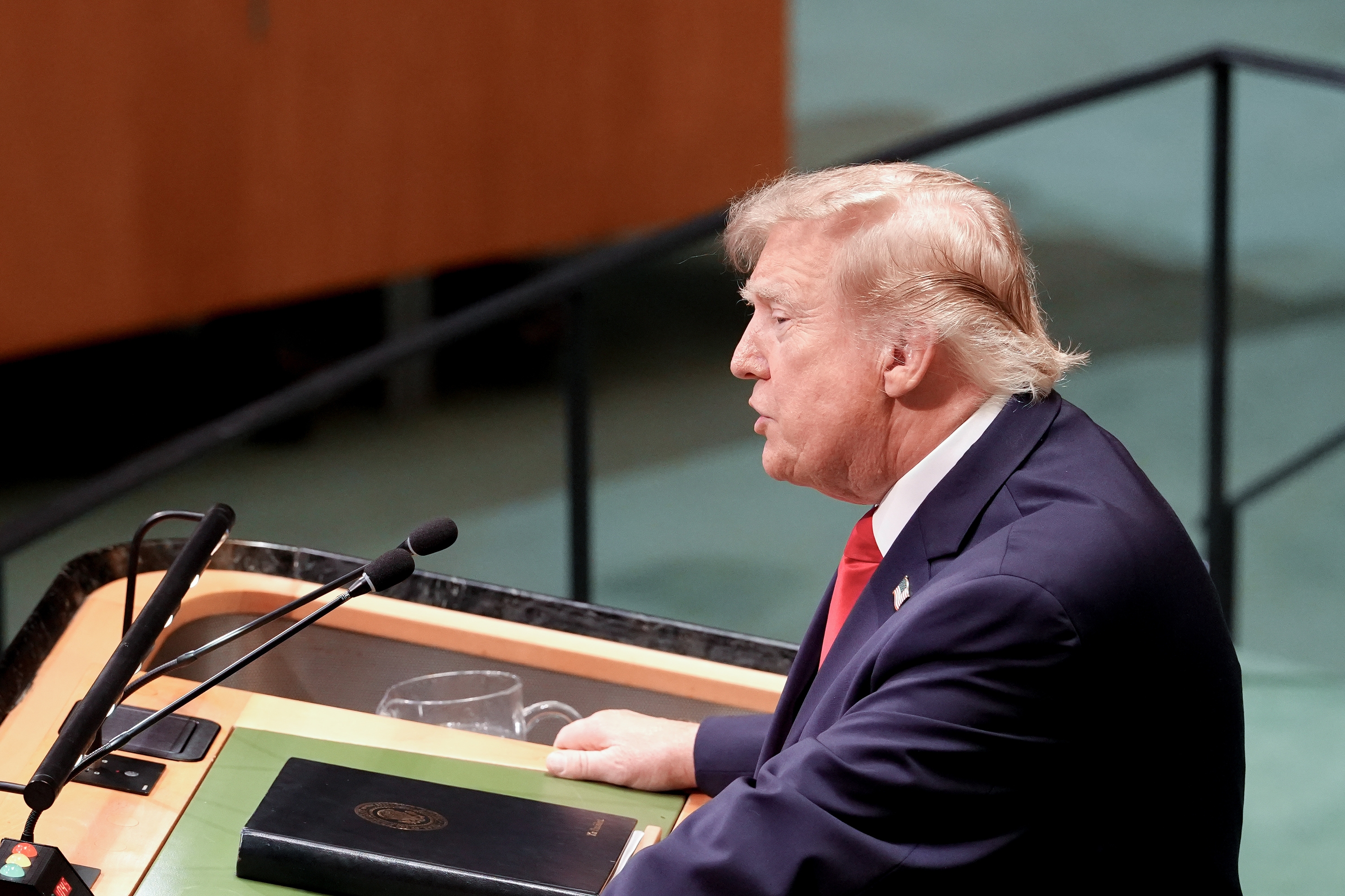 Donald Trump gaur, NBEren New Yorkeko egoitzan hitzaldia ematen. OCTAVIO GUZMAN / EFE