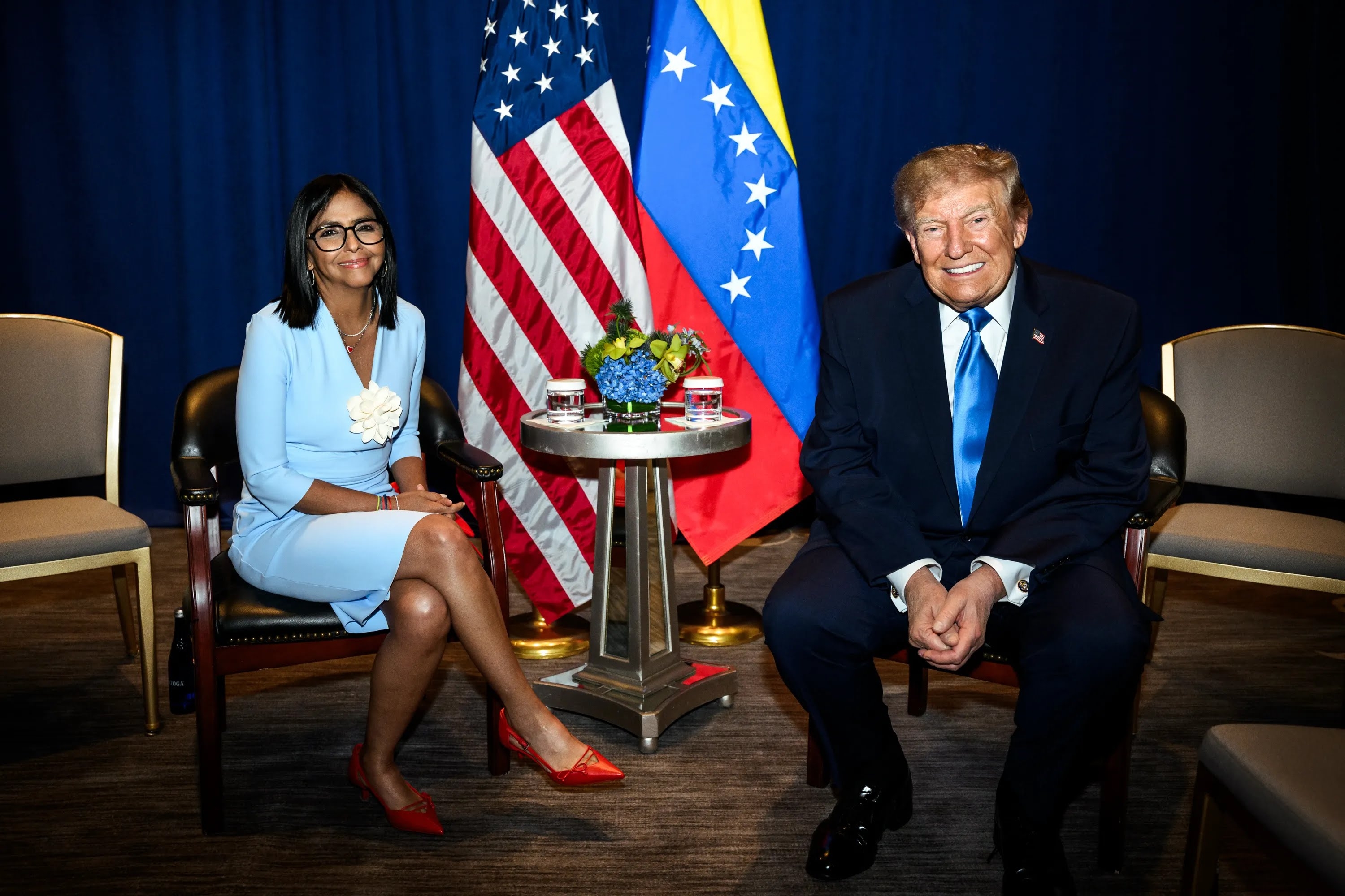 Delcy Rodriguez Venezuelako presidentea eta Donald Trump AEBetako New Yorken, gaur goizaldean. EFE