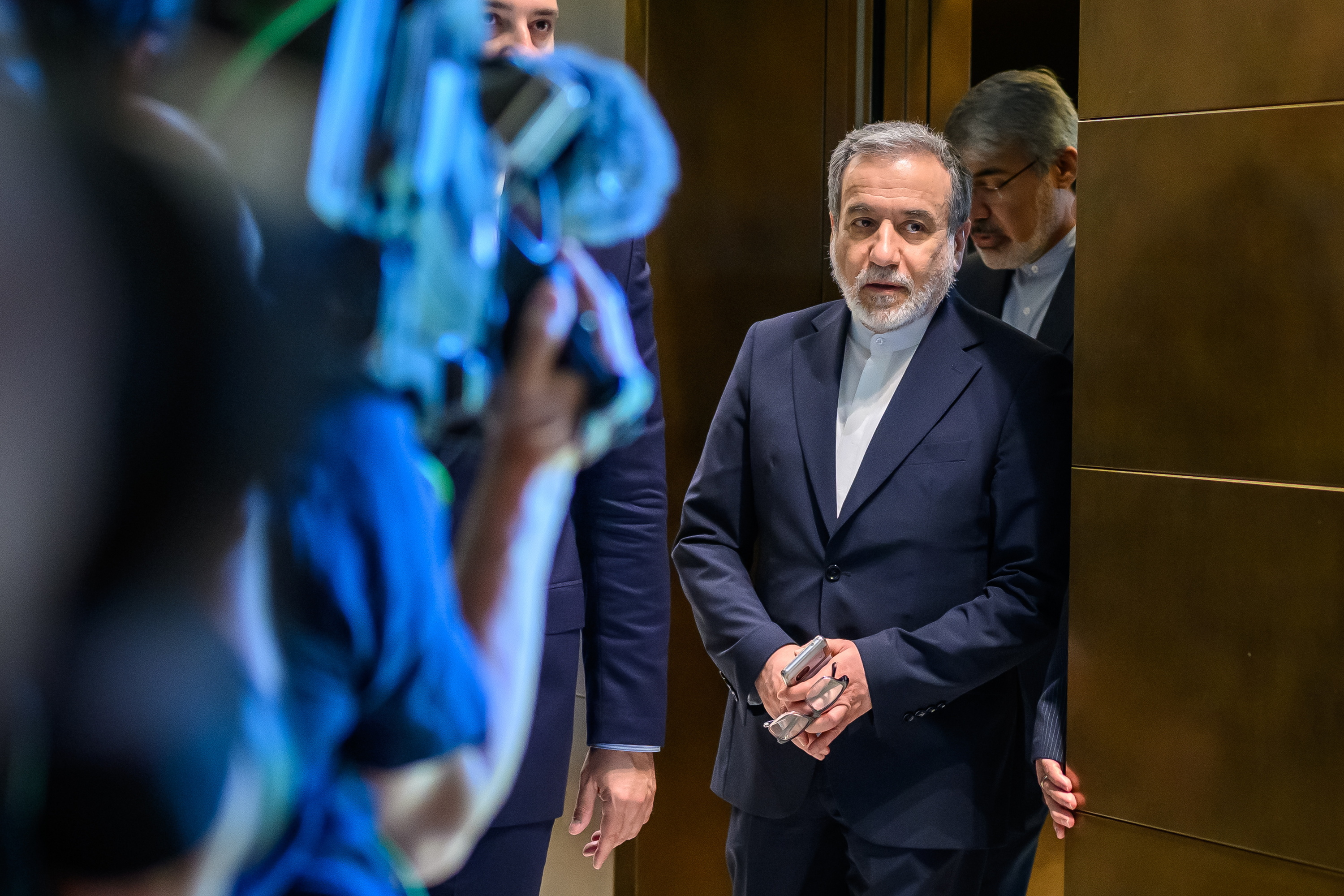 Abbas Araghtxi Irango Atzerri ministroa Suitzan, ekainean. FABRICE COFFRINI / EFE