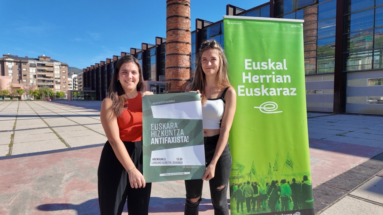 EHEren agerraldia, gaur, Durangon, abenduko manifestazioa iragartzeko. EUSKAL HERRIAN EUSKARAZ