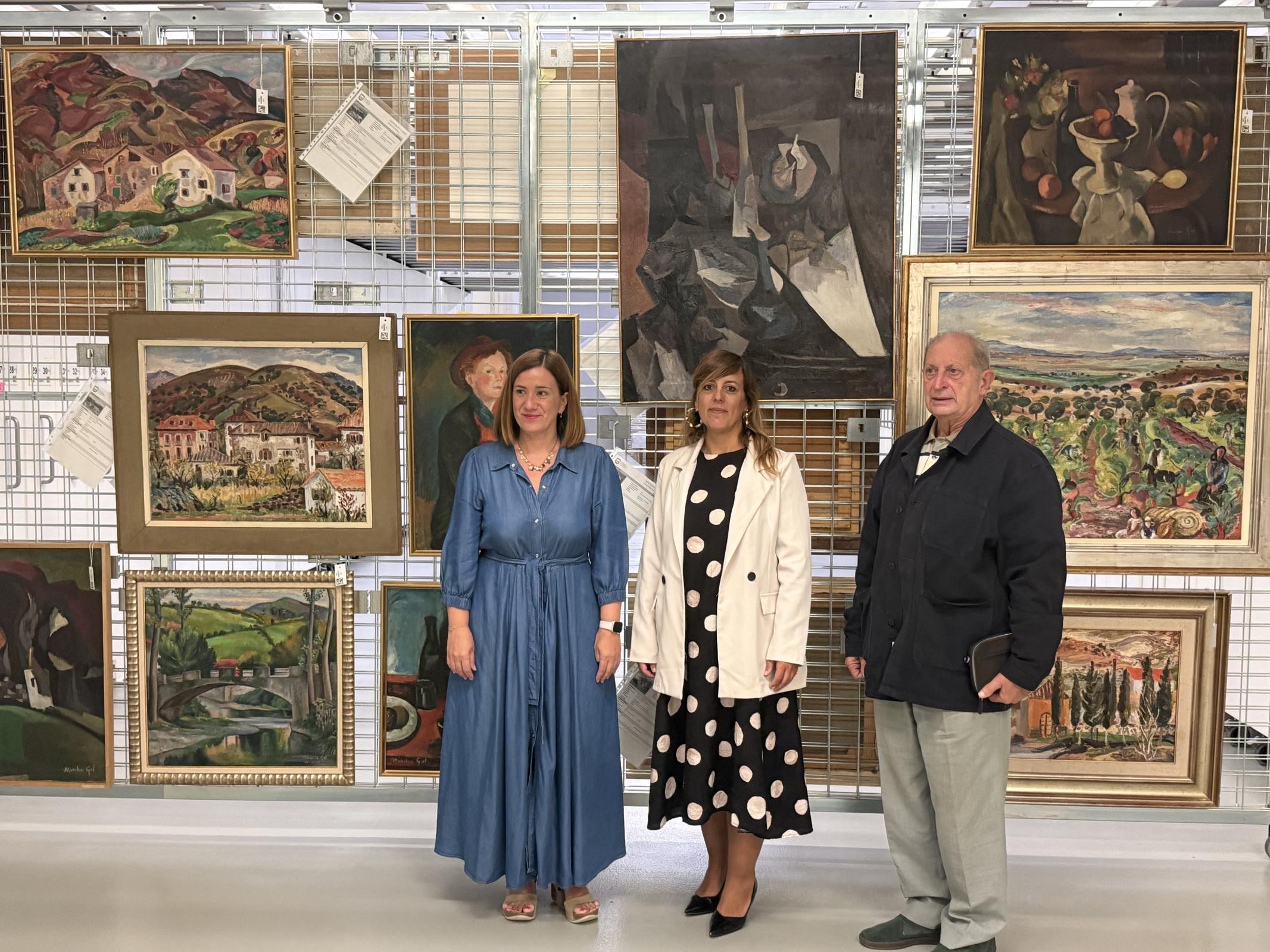 Menchu Gal bekaren aurkezpena, Irunen, Gordailuan, artistaren lanen ondoan. GIPUZKOAKO FORU ALDUNDIA