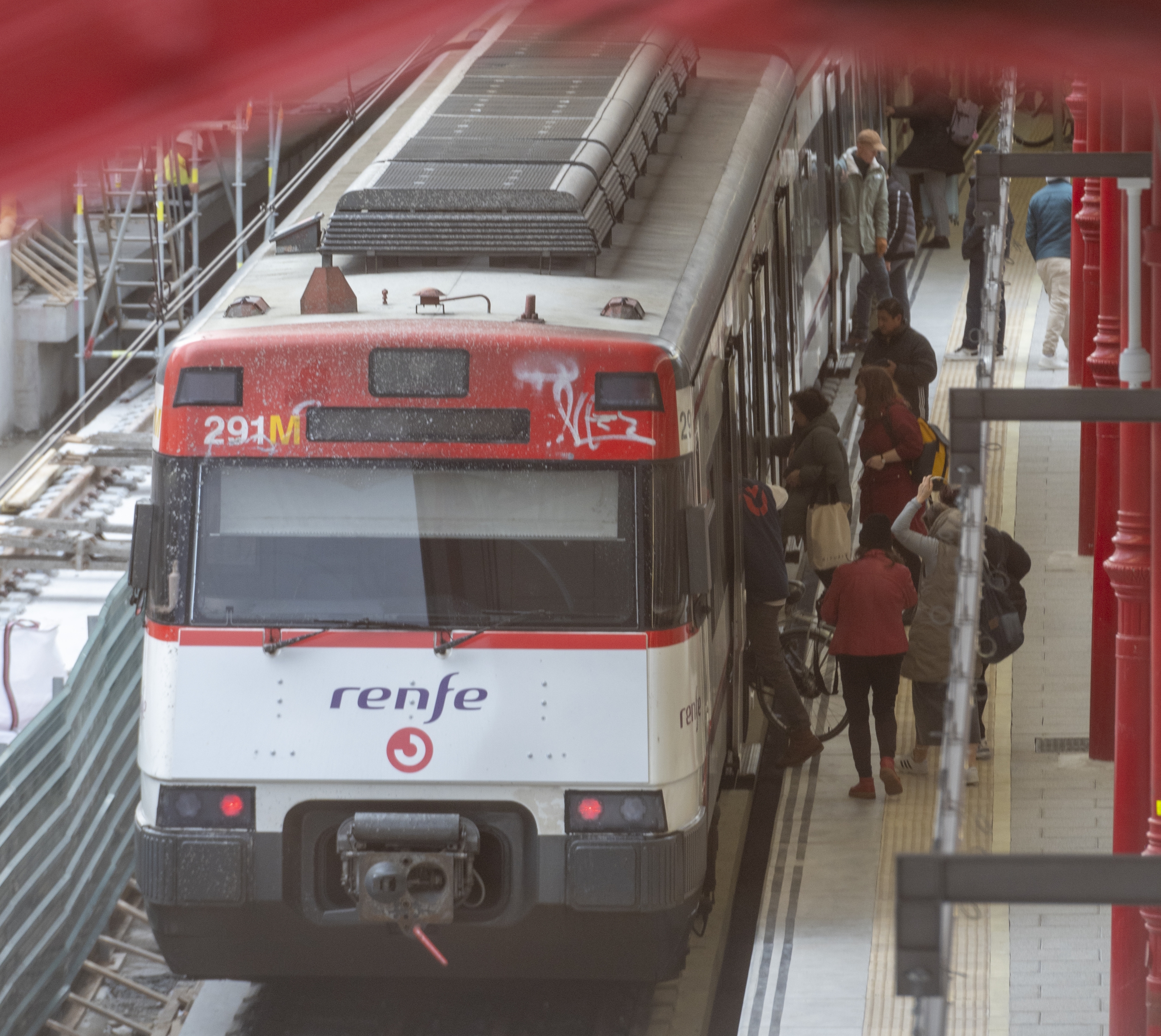 Renfeko tren bat Donostian, artxiboko irudi batean. GORKA RUBIO / FOKU