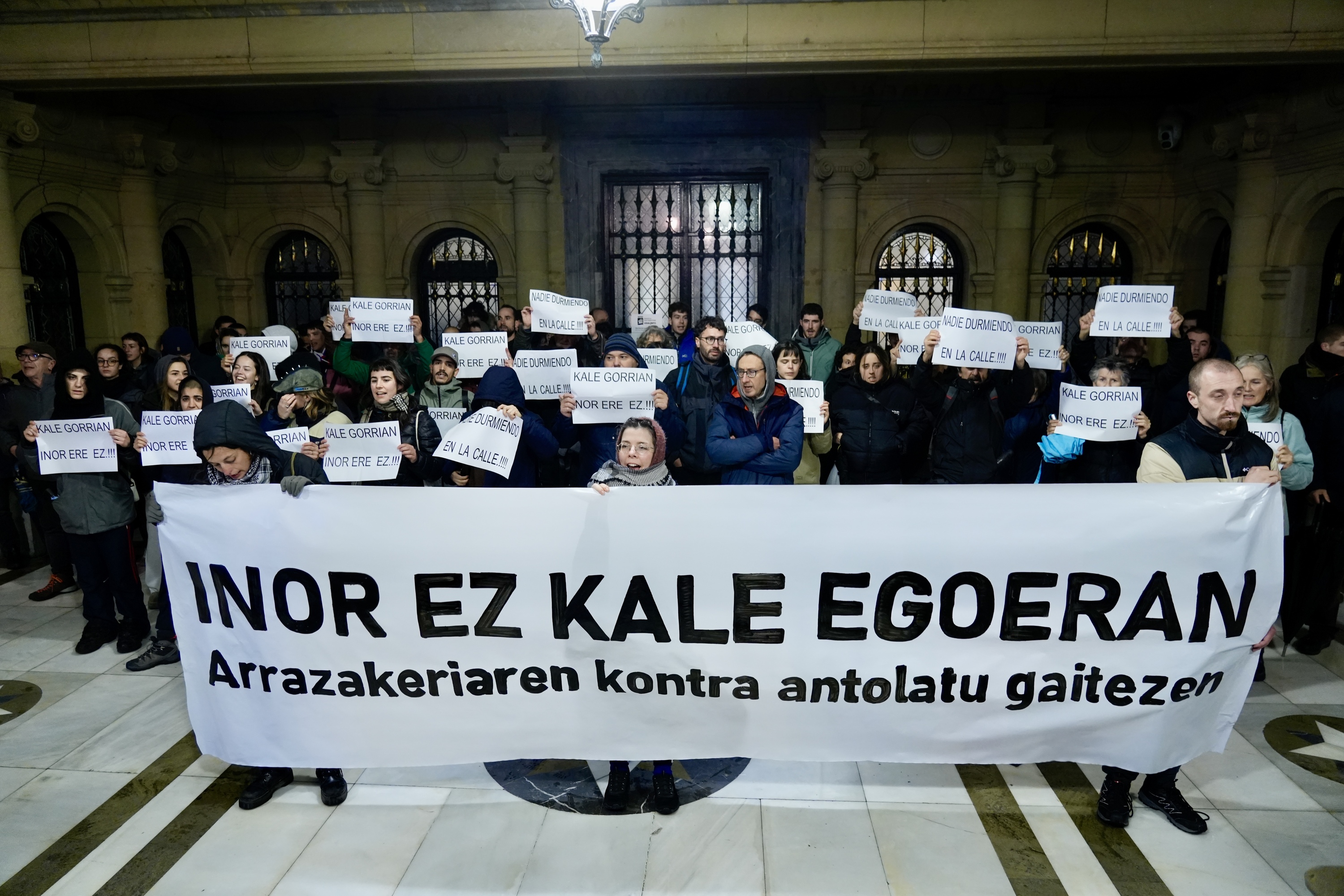Zardoyako eraikineko desalojoa salatzeko elkarretaratzea Donostian, pasa den urtarrilean. ANDONI CANELLADA / FOKU