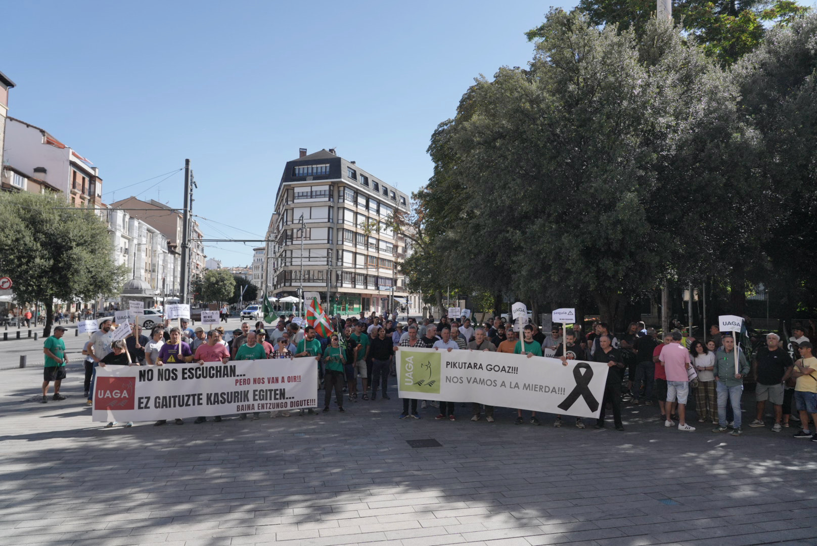 UAGAren protesta, gaur eguerdian, Gasteizko erdigunean. ENDIKA PORTILLO / FOKU