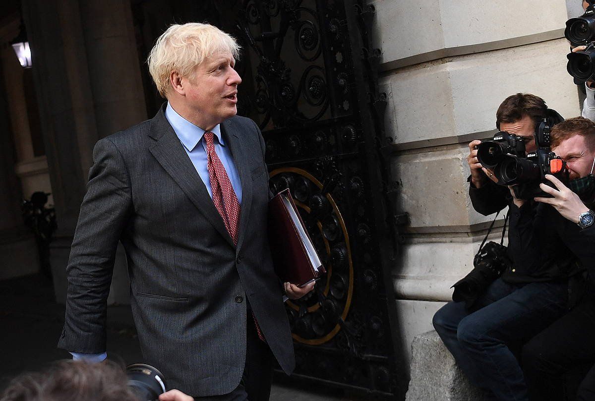 Boris Johnson, rresuma Batuko lehen ministroa, gobernu bilera baino lehen. NEIL HALL, EFE