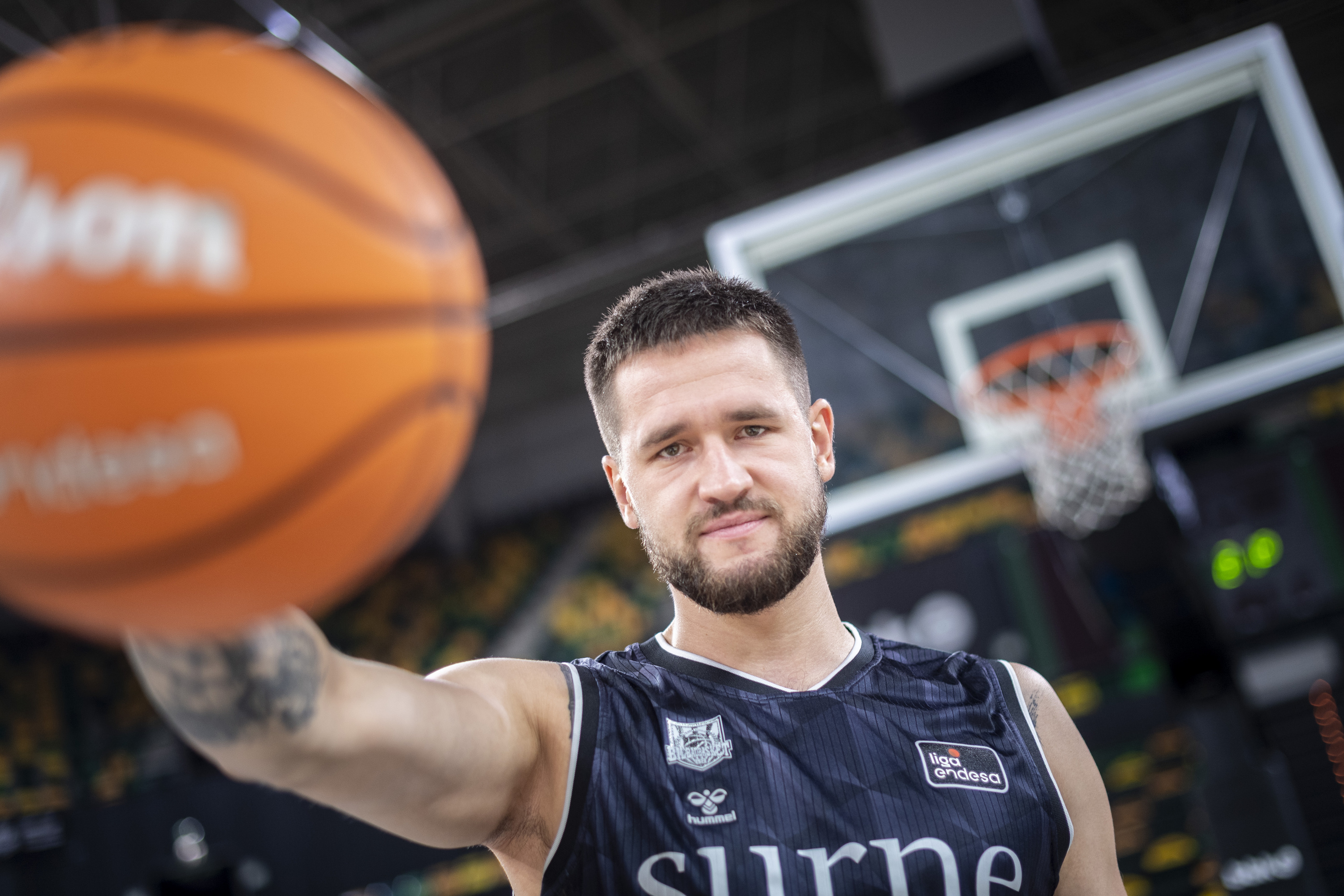 Margiris Normantas, baloiarekin, Miribillan. JAIZKI FONTANEDA / FOKU