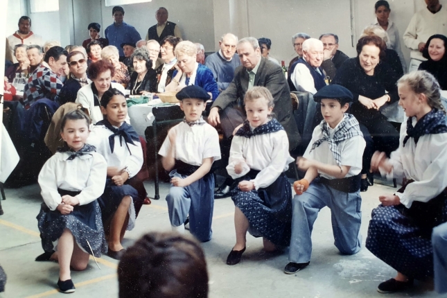 Hau batzuk dantzan, 2005ean. ARLETTE OCAFRAINEK UTZITAKOA