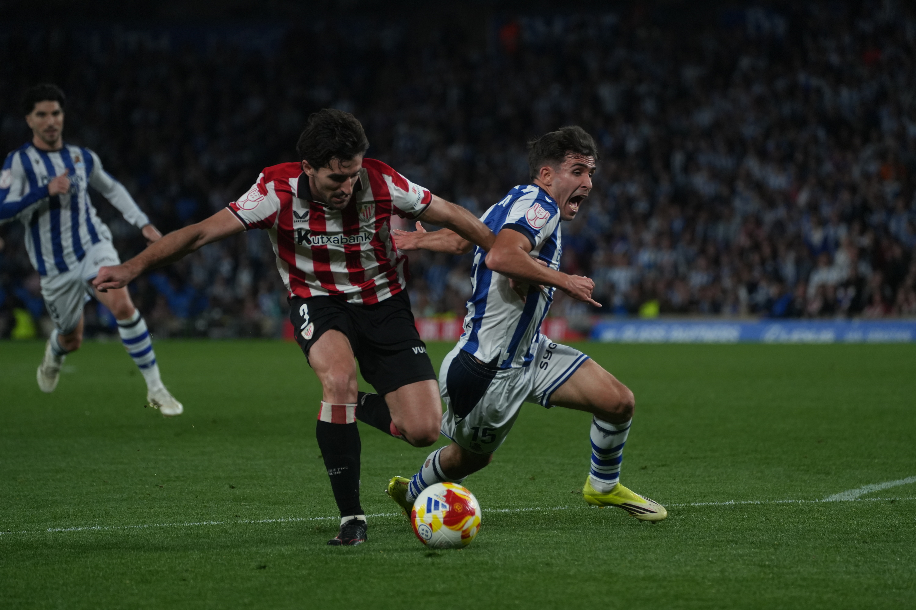 Vivian eta Marin, martxoaren 4an, Reala-Athletic partidan. JON URBE / FOKU