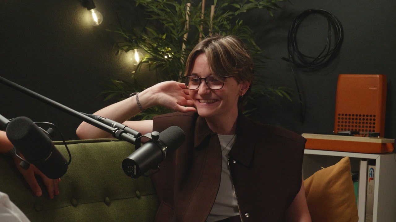 Elene Mendizabal 'Gladysen haritik' bideopodcastaren aurkezlea. HIRU DAMATXO