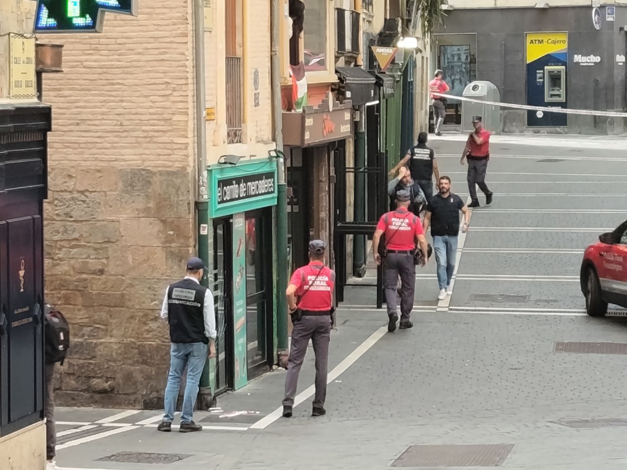 Iruñeko Mercaderes inguruko kaleak itxi dituzte. ION ORZAIZ
