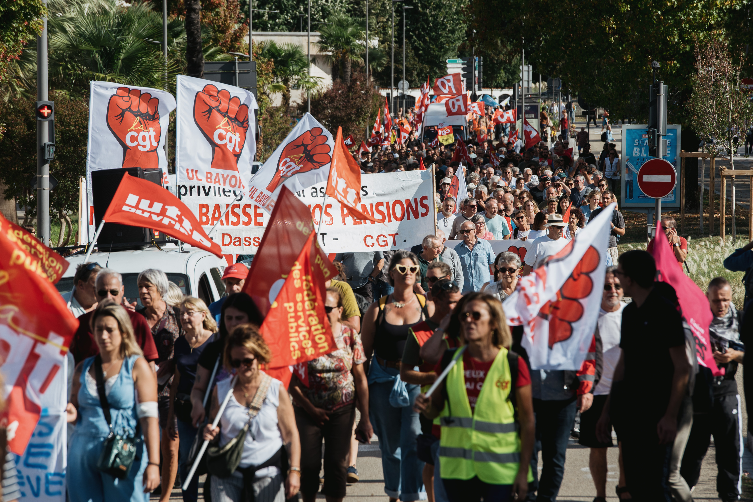 Intersindikalak deitutako funtzio publikoaren manifestzioa, gaur, Baionan. GUILLAUME FAUVEAU