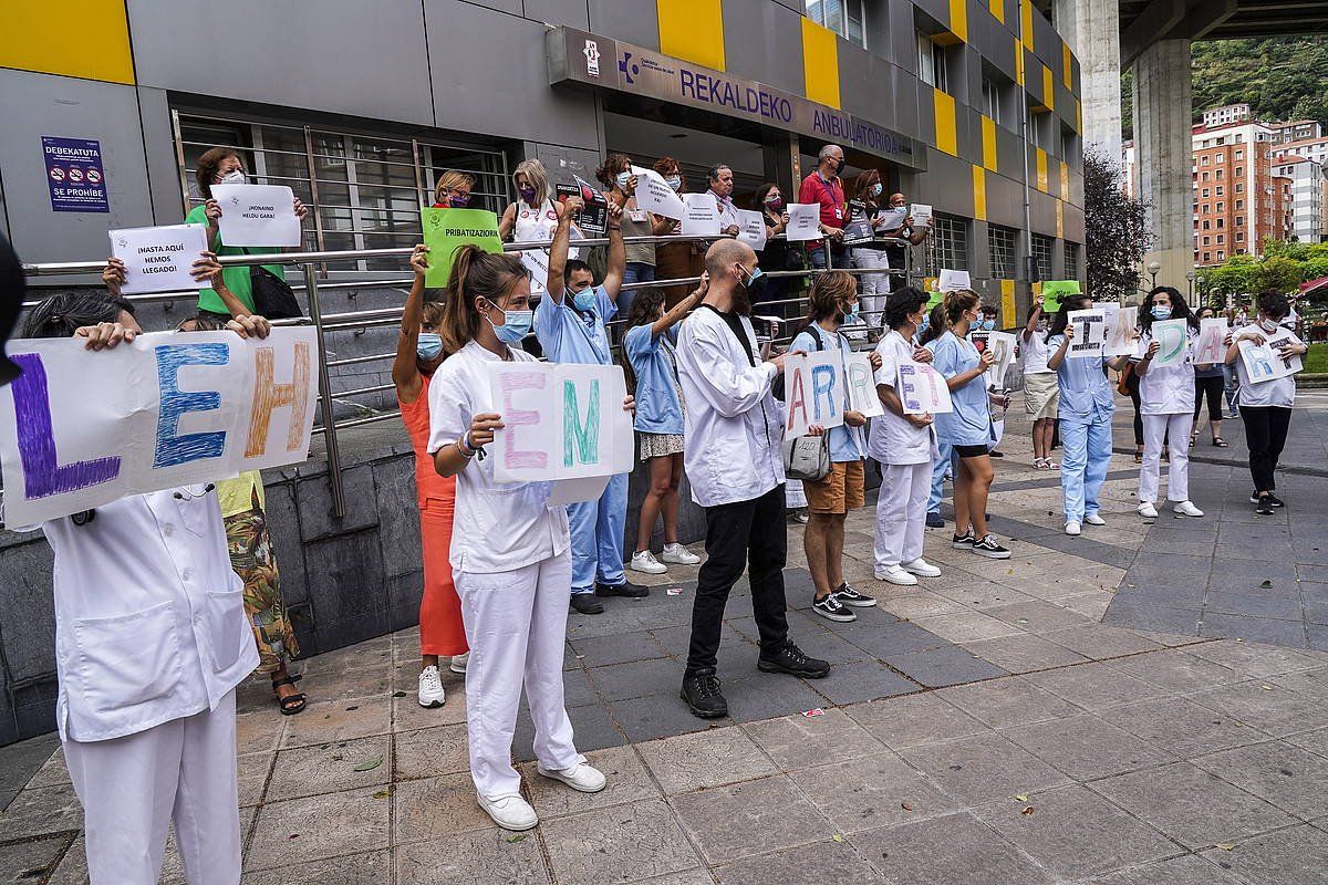 Lehen arretako osasun langileen protesta, pasa den astean, Bilbon. MARISOL RAMIREZ / FOKU