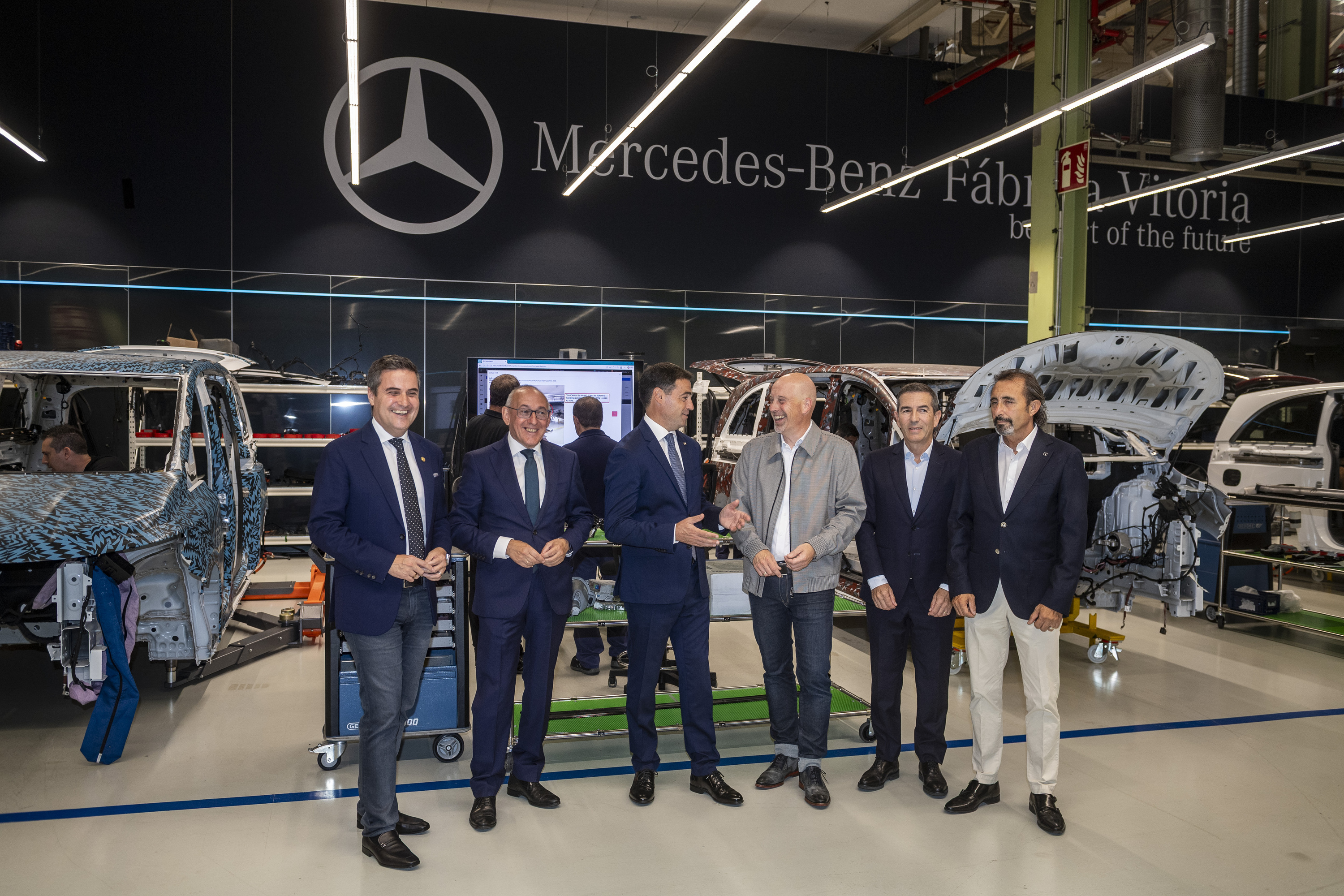 Automozio berriaren fabrikazio malgua proiektuaren aurkezpena, gaur, Gasteizko Mercedes lantegian. JAIZKI FONTANEDA / FOKU