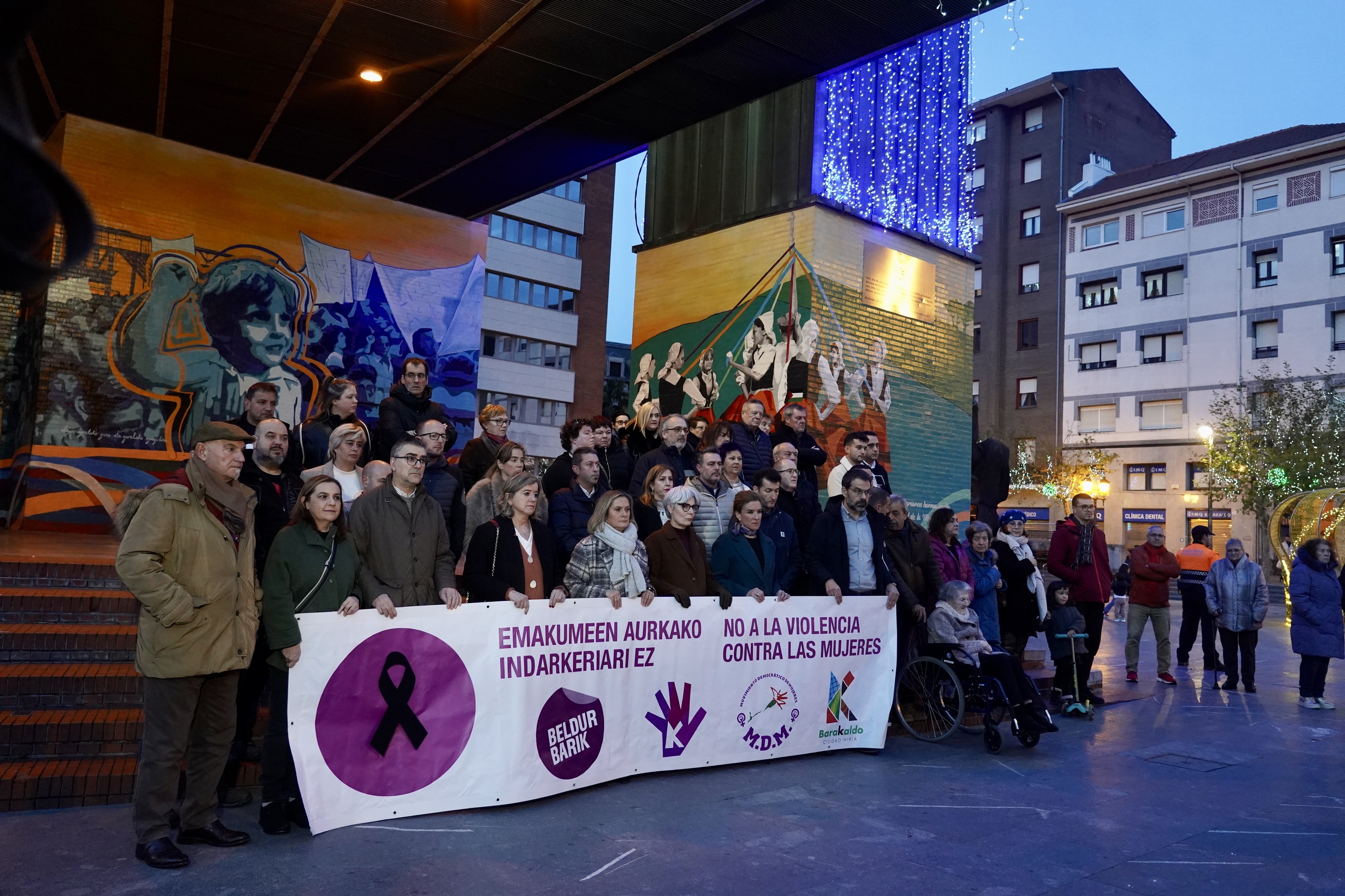 (ID_14554677) (Monika del Valle/@FOKU) 2025-01-04, Barakaldo. Barakaldoko hilketa matxista gaitzesteko elkarretaratzea, udaletxeak ...